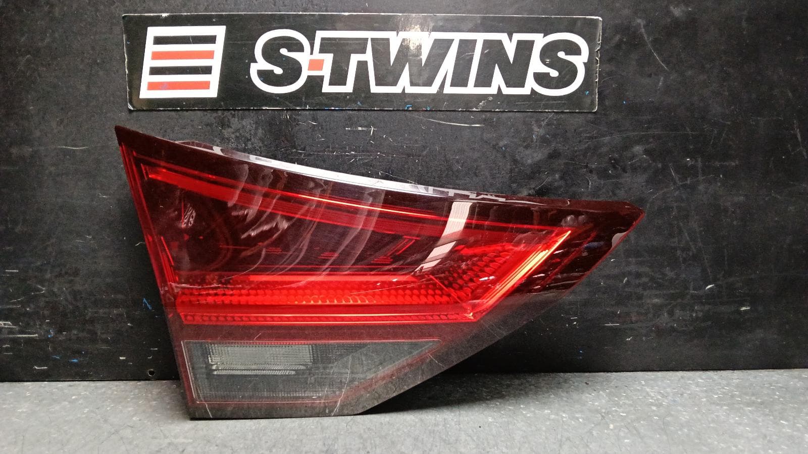 Used auto part listing image: 2023 NISSAN XTRAIL REAR GARNISH TAILGATE LAMP (LH SIDE), W/ LED TYPE, T33, 08/22- 0000402128