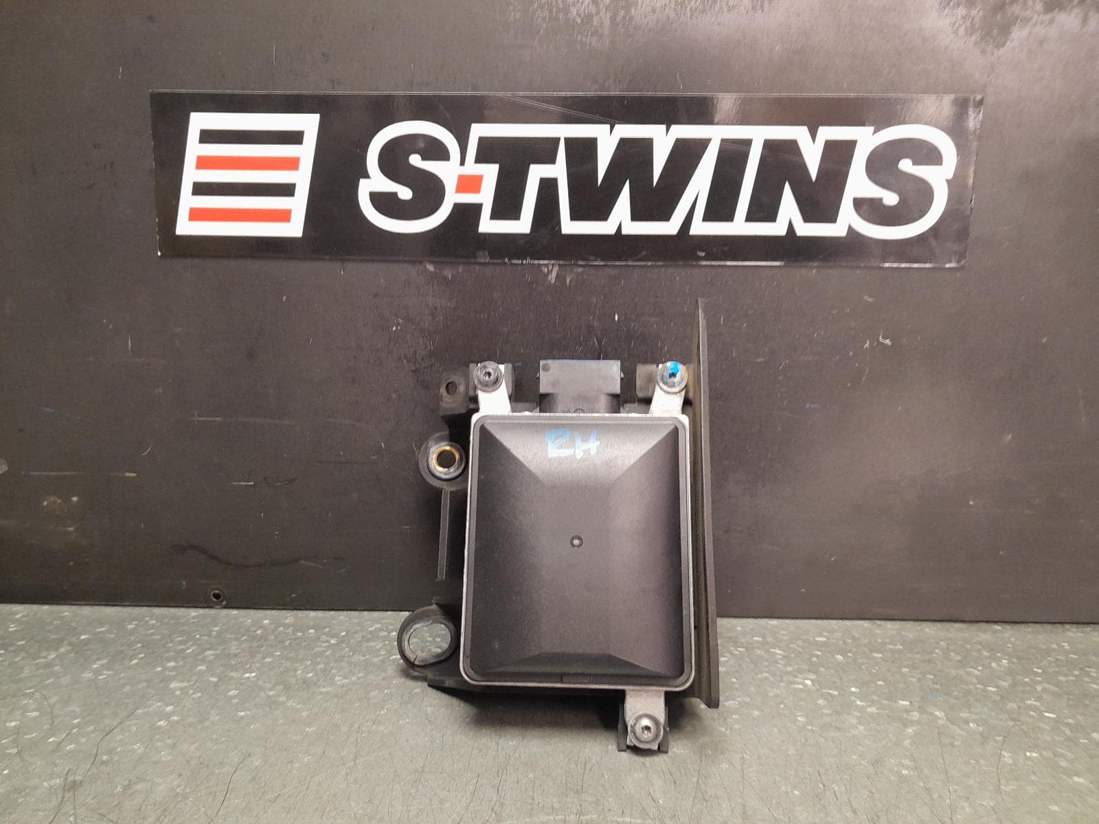 Used auto part listing image: 2019 PORSCHE MACAN REVERSE CAMERA 95B, BLIND SPOT MONITOR SENSOR (RH REAR BEHIND BUMPER), 06/14-04/21 0000352805