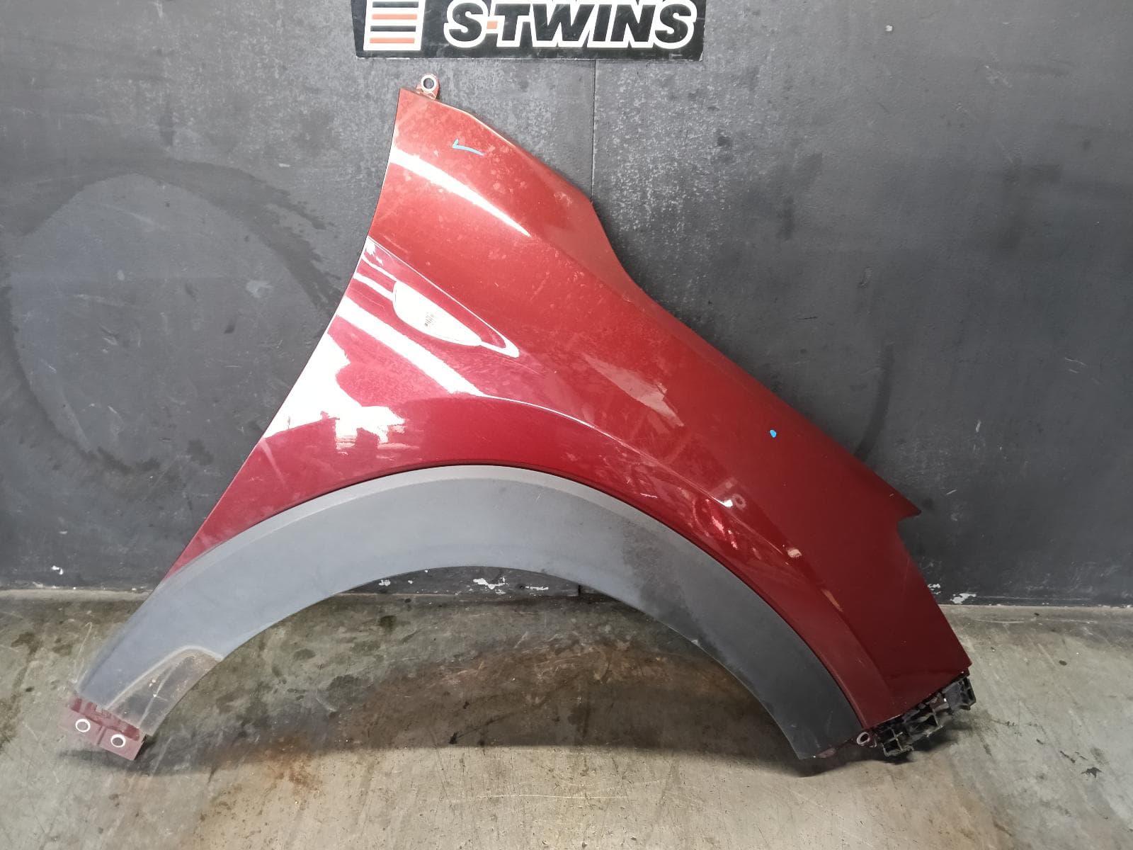 Used auto part listing image: 2017 HYUNDAI TUCSON RIGHT GUARD TL, W/ INDICATOR TYPE, 06/15-06/18 (AUS ONLY) 0000388804