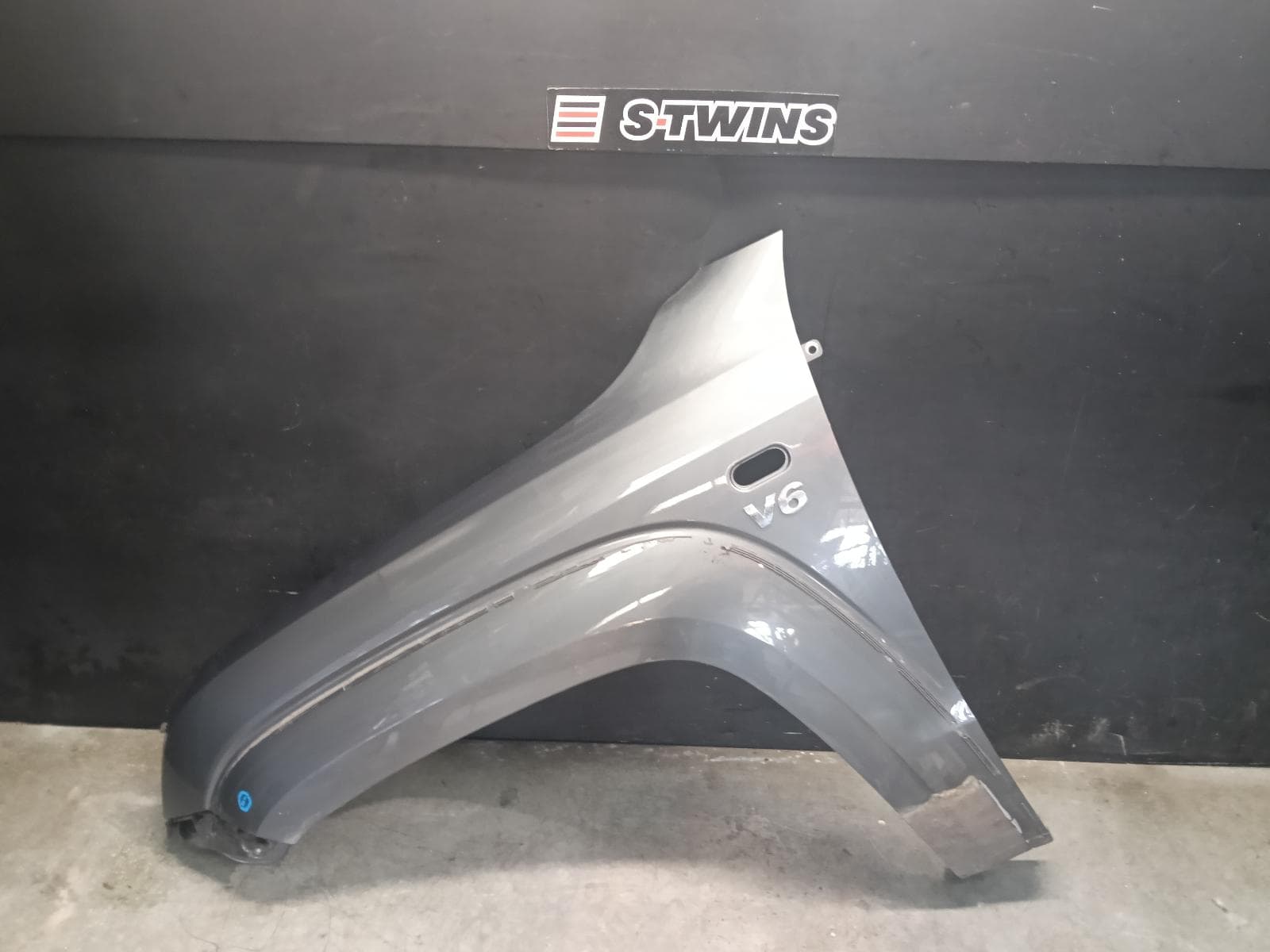 Used auto part listing image: 2018 VOLKSWAGEN AMAROK LEFT GUARD 2H, FLARED TYPE, 04/17-09/22 0000415357