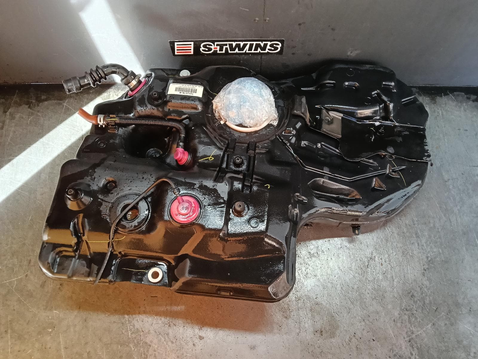Used auto part listing image: 2018 TOYOTA KLUGER FUEL TANK GSU50/GSU55, PETROL, 11/16-02/21 0000415320