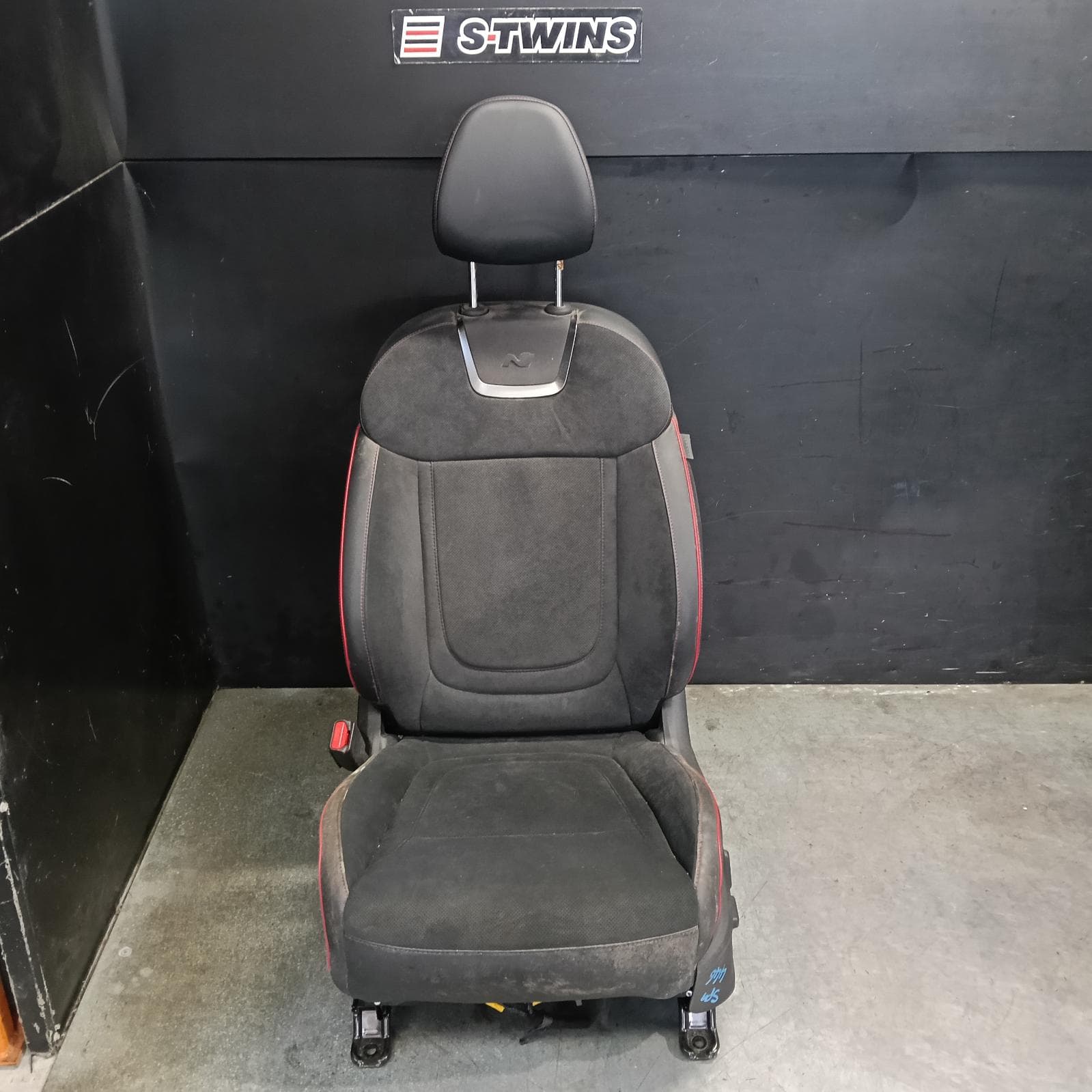 Used auto part listing image: 2023 HYUNDAI TUCSON FRONT SEAT LH FRONT, LEATHER, W/ HEATED TYPE & VENTILATED TYPE, HIGHLANDER, NX4, 02/21- 0000415358