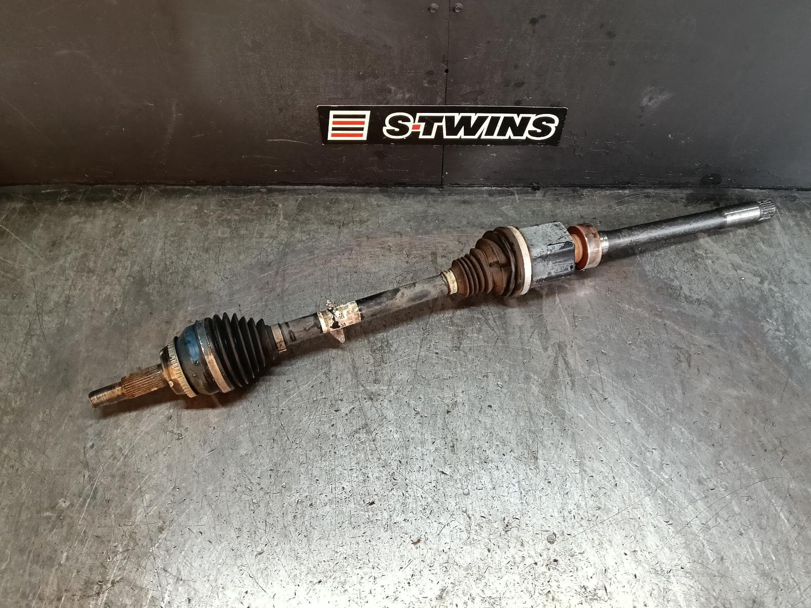 Used auto part listing image: 2018 TOYOTA KLUGER RIGHT DRIVESHAFT FRONT, AUTO, AWD, PETROL, 3.5, 2GR-FKS, UA80F, GSU50/GSU55, 11/16-02/21 0000415333