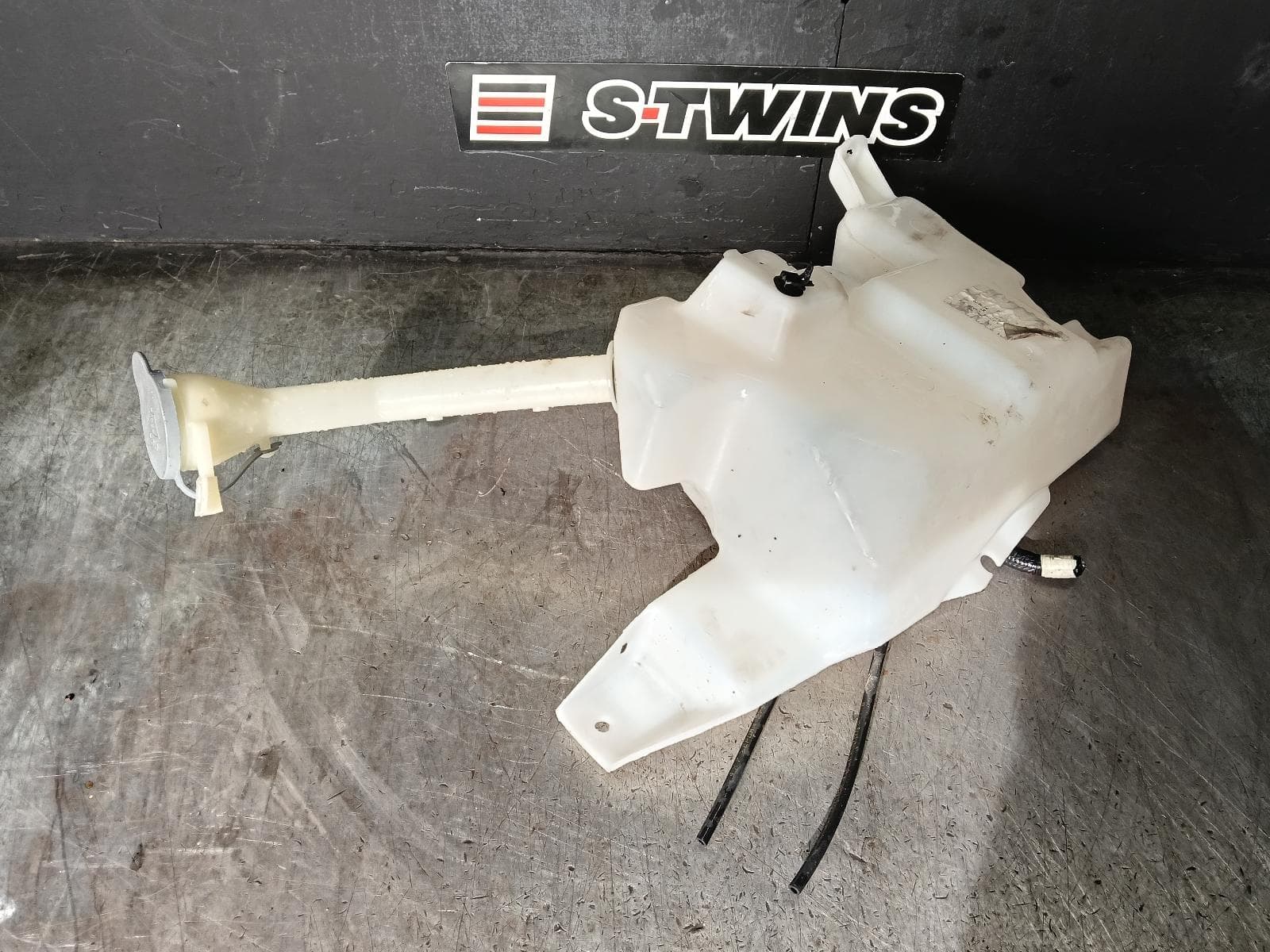 Used auto part listing image: 2019 NISSAN QASHQAI WASHER BOTTLE J11, 07/17-07/21 0000415375