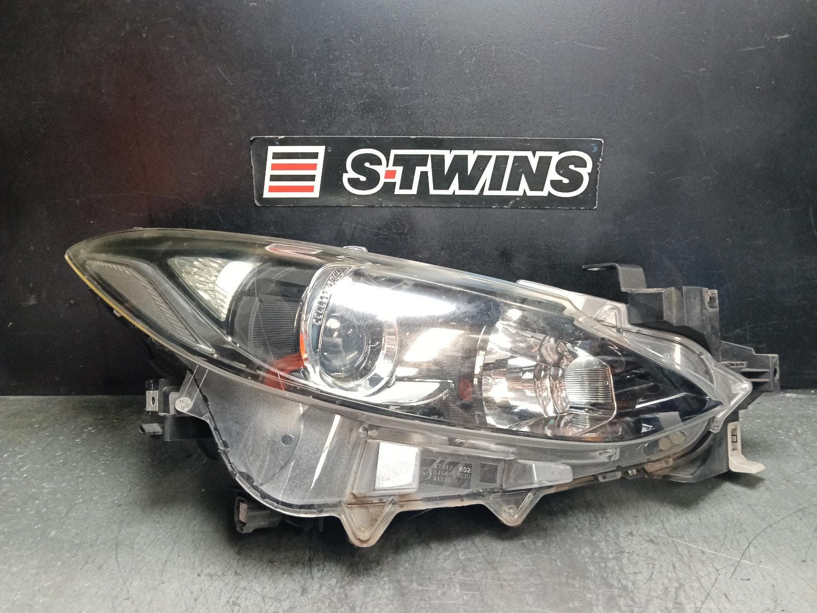 Used auto part listing image: 2015 MAZDA 3 RIGHT HEADLAMP BM, NEO/MAXX/TOURING/SP25, HALOGEN TYPE, 11/13-05/16 0000412530