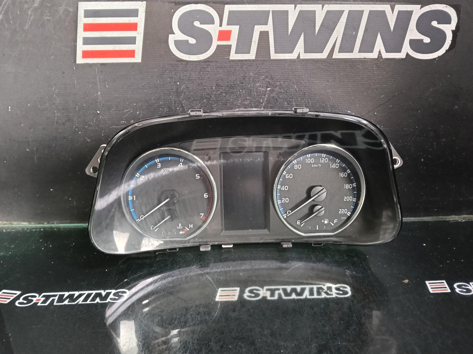 Used auto part listing image: 2018 TOYOTA RAV4 INSTRUMENTCLUSTER INSTRUMENT CLUSTER, DIESEL, GXL/CRUISER, AUTO T/M, XA40, 10/15-12/18 0000415245