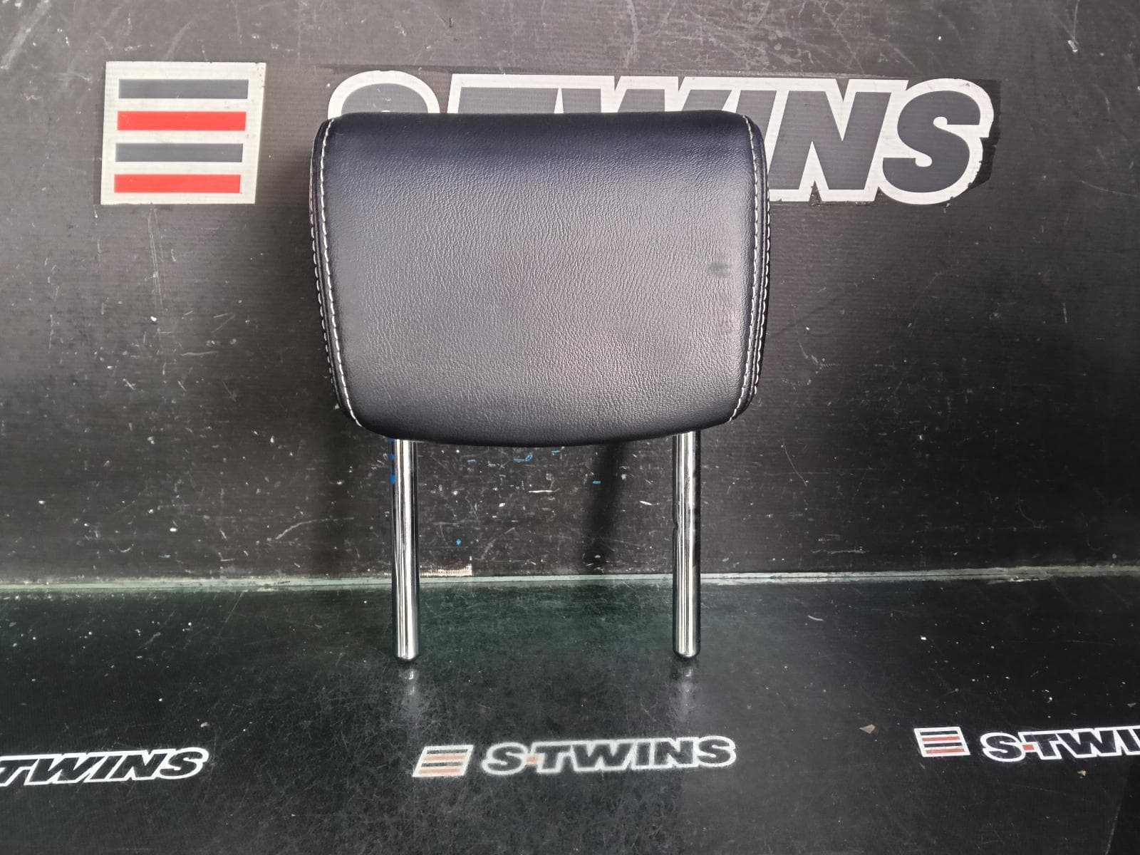 Used auto part listing image: 2018 TOYOTA RAV4 HEADREST LH REAR, XA40, LEATHER, BLACK, 12/12-12/18 0000415249