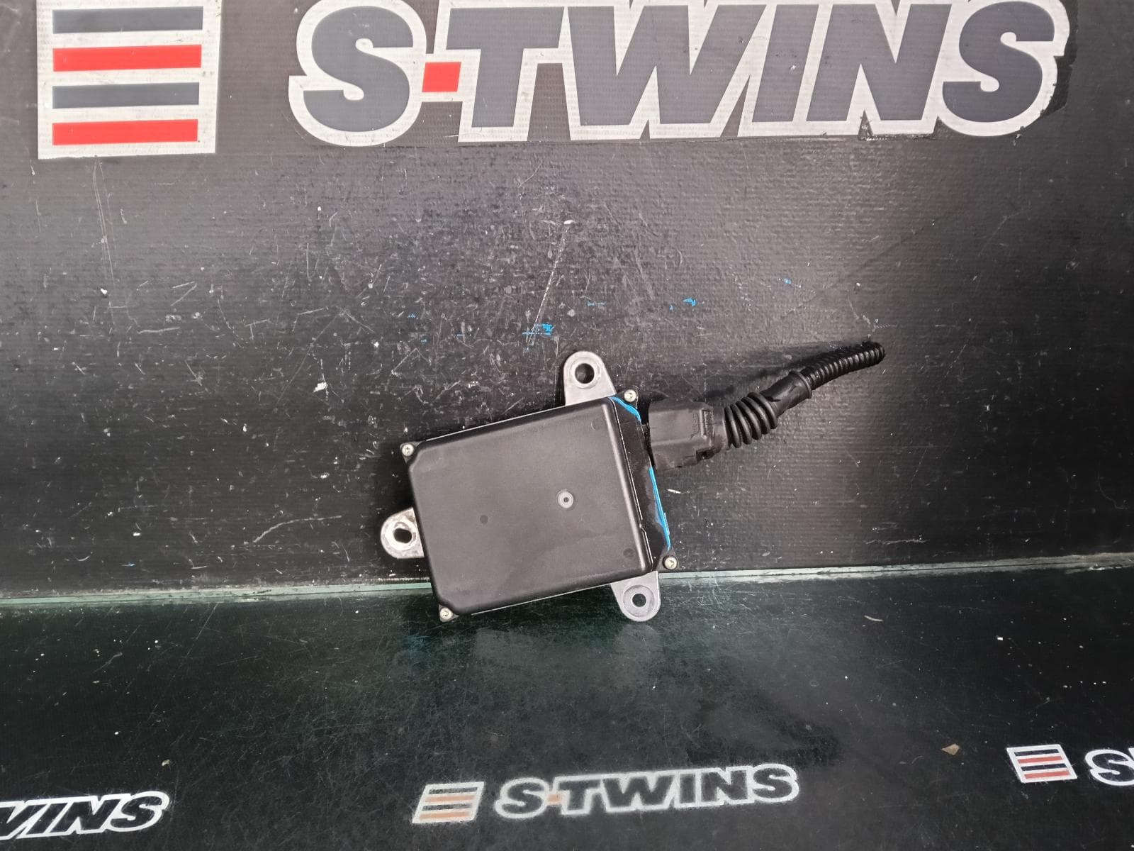 Used auto part listing image: 2018 TOYOTA RAV4 REVERSE CAMERA BLIND SPOT MONITOR SENSOR (LH REAR BEHIND BUMPER), XA40, 12/15-12/18 0000415237