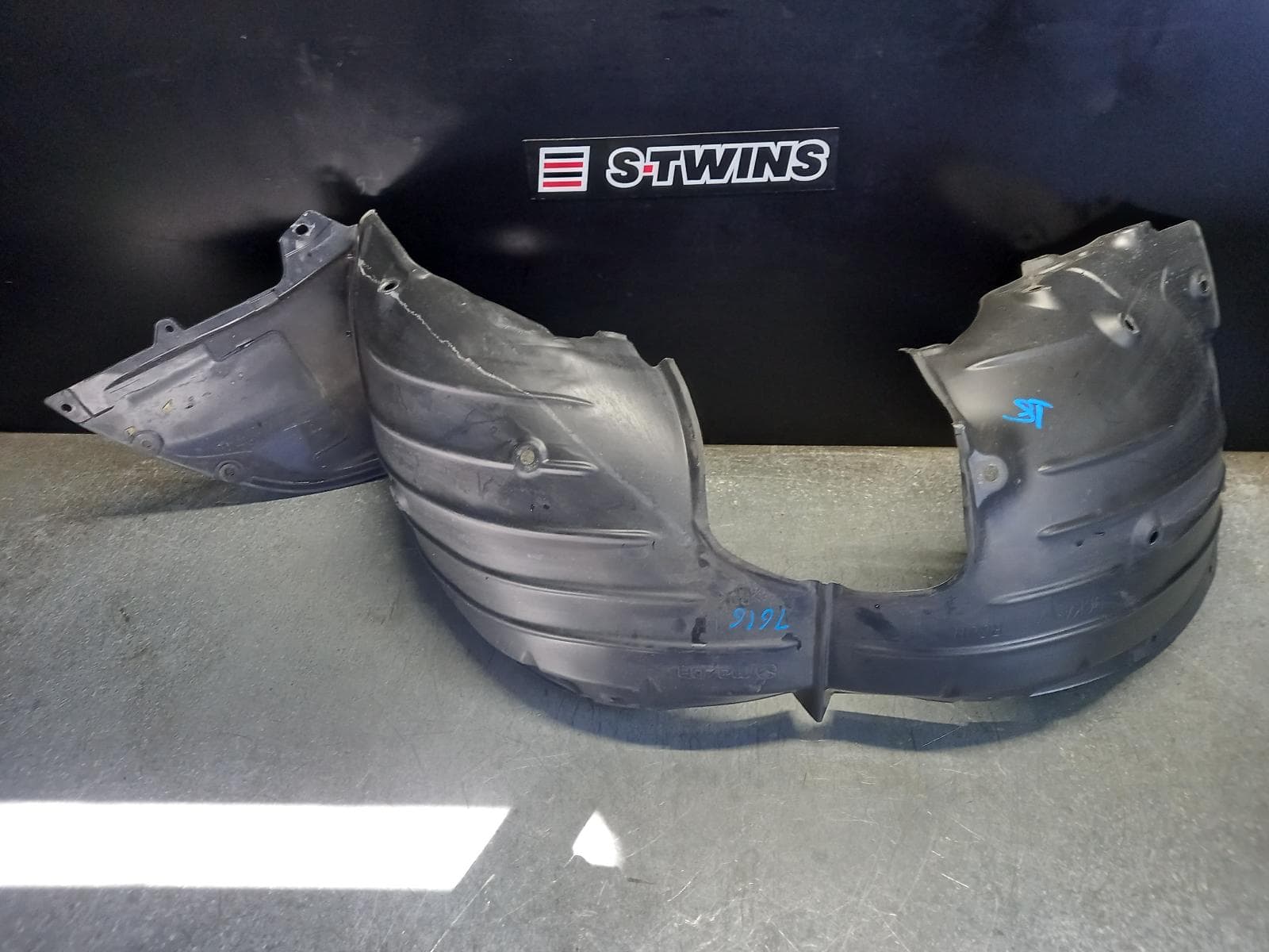 Used auto part listing image: 2023 MAZDA 3 RIGHT GUARD LINER BP, FRONT, SEDAN, 03/19- 0000286959
