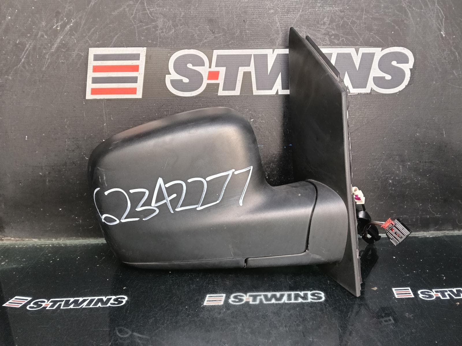 Used auto part listing image: 2013 VOLKSWAGEN CADDY RIGHT DOOR MIRROR 2K, POWER, TEXTURED, 12/04-06/15 0000414974