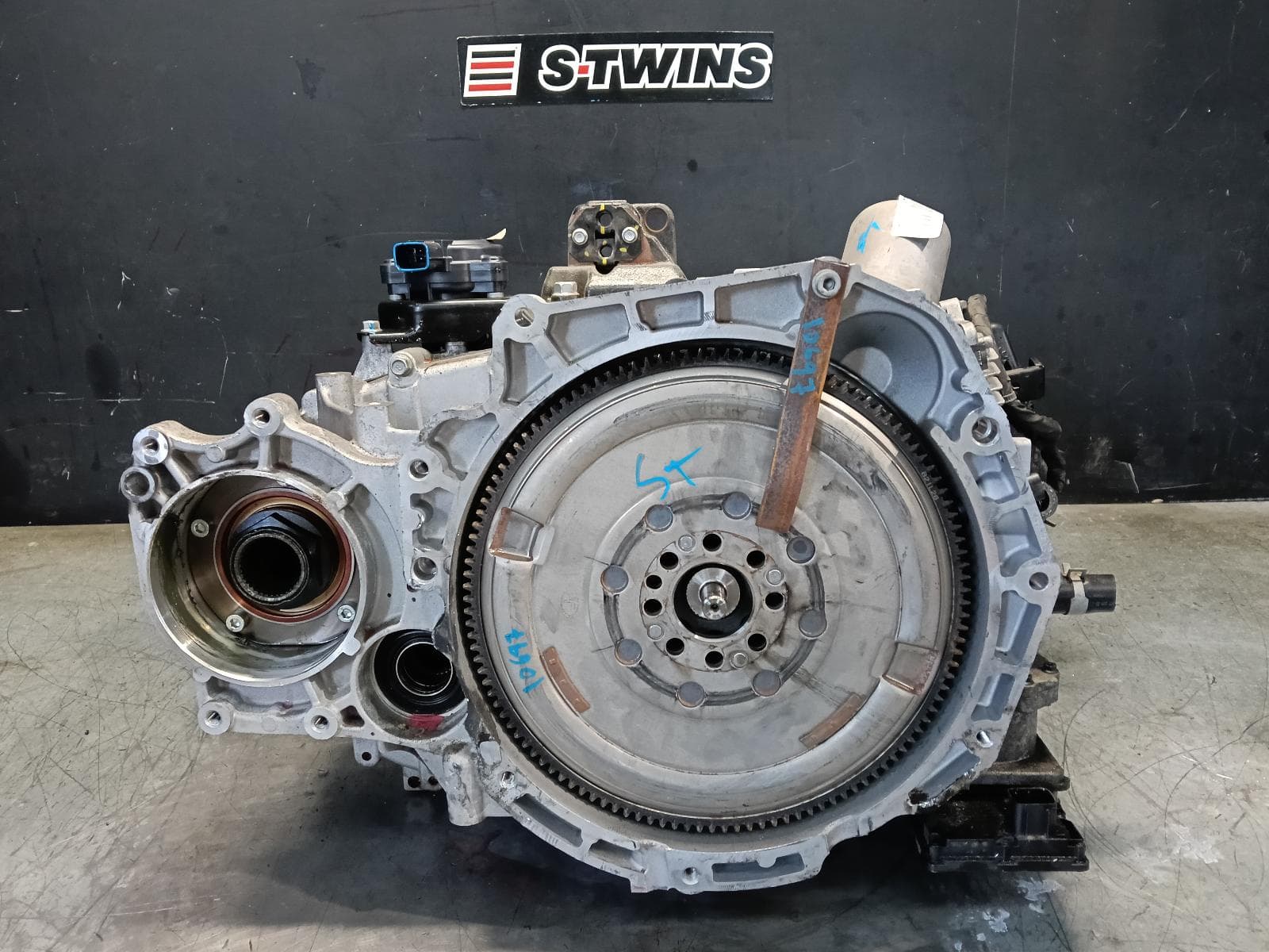 Used auto part listing image: 2022 HYUNDAI SANTA FE TRANS GEARBOX AUTO, AWD, DIESEL, 2.2, D4HE, W/ ELECTRIC INHIBITOR SWITCH TYPE, NO TRANSFER CASE, TM, 12/20-10/23 0000415477