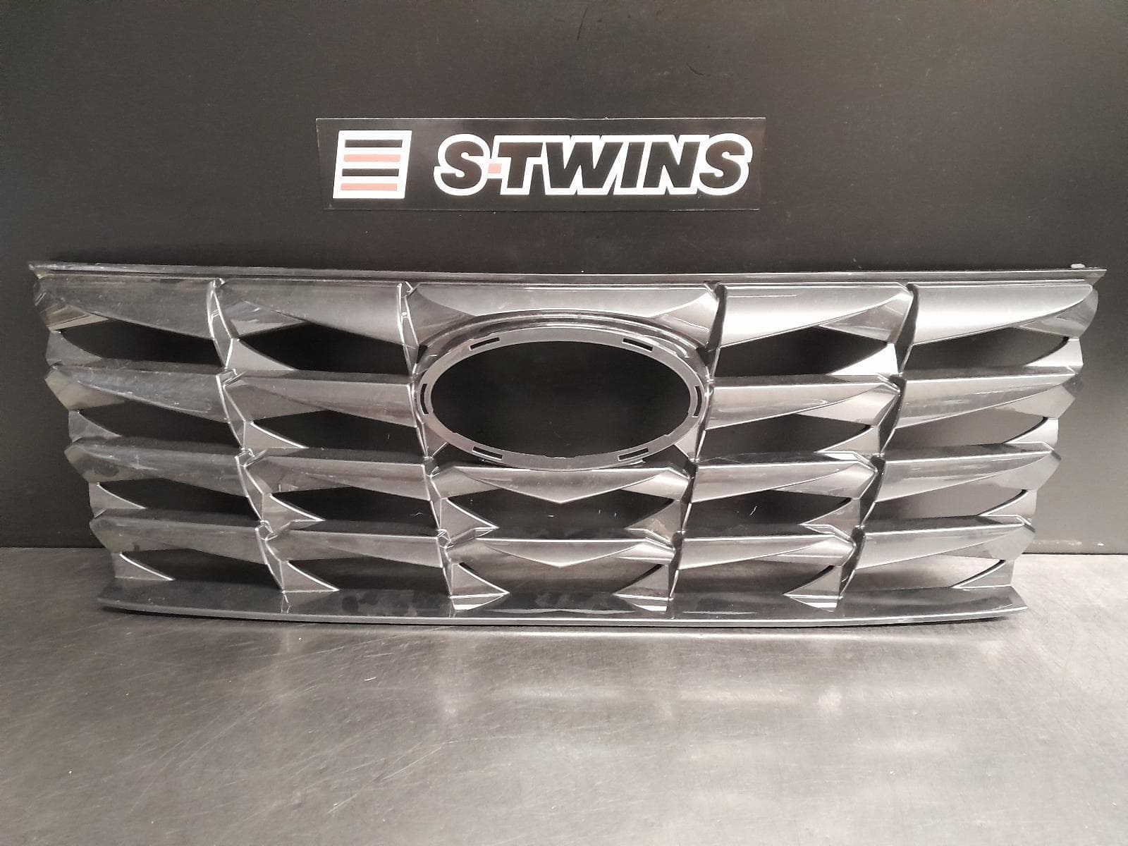 Used auto part listing image: NEW 2022 HYUNDAI TUCSON GRILLE RADIATOR GRILLE, GLOSS BLACK TYPE, NON N LINE, NX4, 02/21- 0000258346