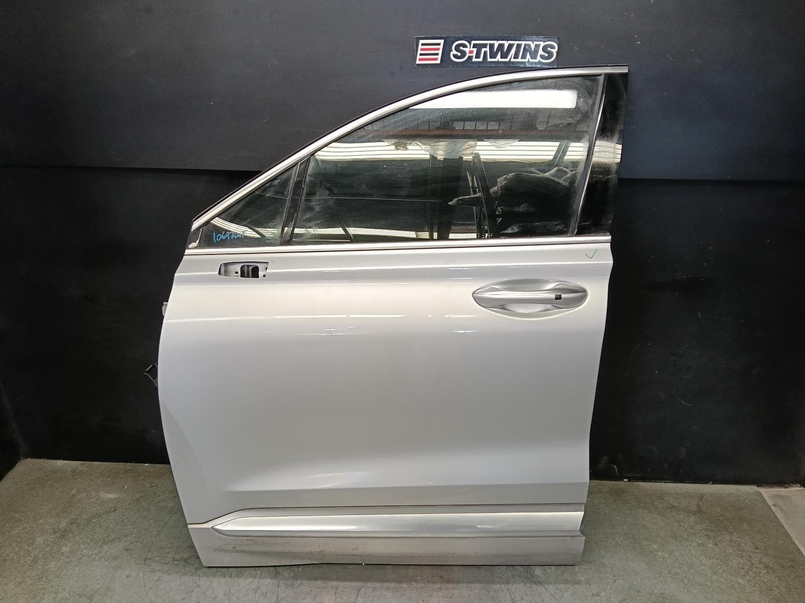 Used auto part listing image: 2022 HYUNDAI SANTA FE LEFT FRONT DOOR TM, 03/18-10/23 0000415534