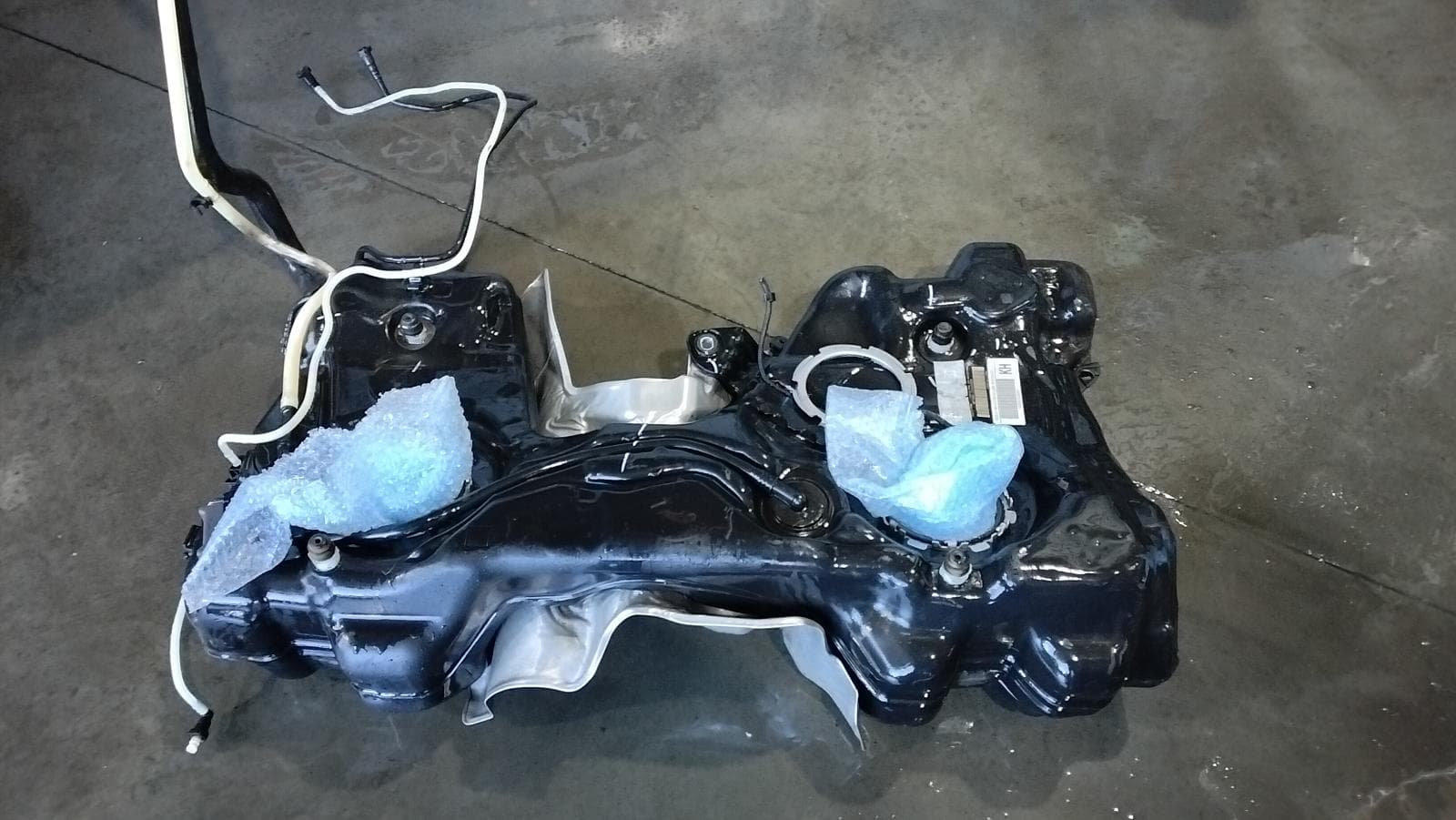 Used auto part listing image: 2020 VOLKSWAGEN T-ROC FUEL TANK PETROL, A1, 03/20- 0000413822