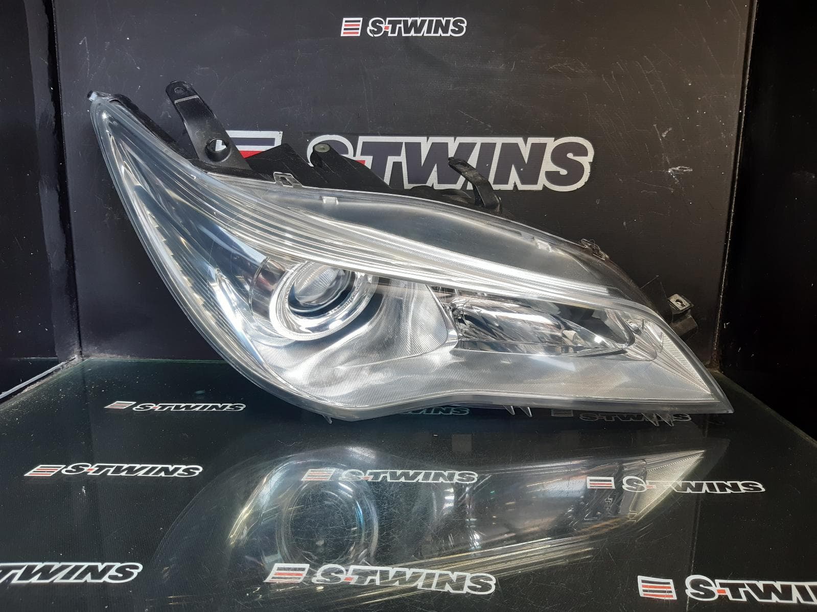 Used auto part listing image: 2016 TOYOTA CAMRY RIGHT HEADLAMP ASV50/AVV50, CHROME TYPE, 04/15-10/17 0000349147