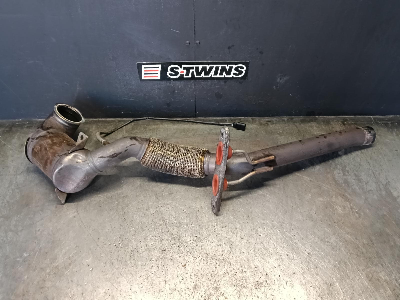 Used auto part listing image: 2015 VOLKSWAGEN GOLF CATALYTIC CONVERTER DOWNPIPE-CAT TYPE, 2.0, PETROL, CHHA/CHHB/CXDA CODE, GEN 7, 11/12-08/20 0000415502