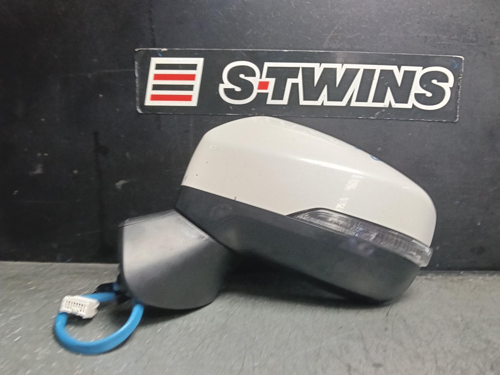 Used auto part listing image: 2018 SUBARU XV LEFT DOOR MIRROR G5X, W/ POWER FOLD, INDICATOR, NON HEATED, NON BLIND SPOT, NON CAMERA TYPE, COLOUR CODED, 03/17-06/23 0000411945