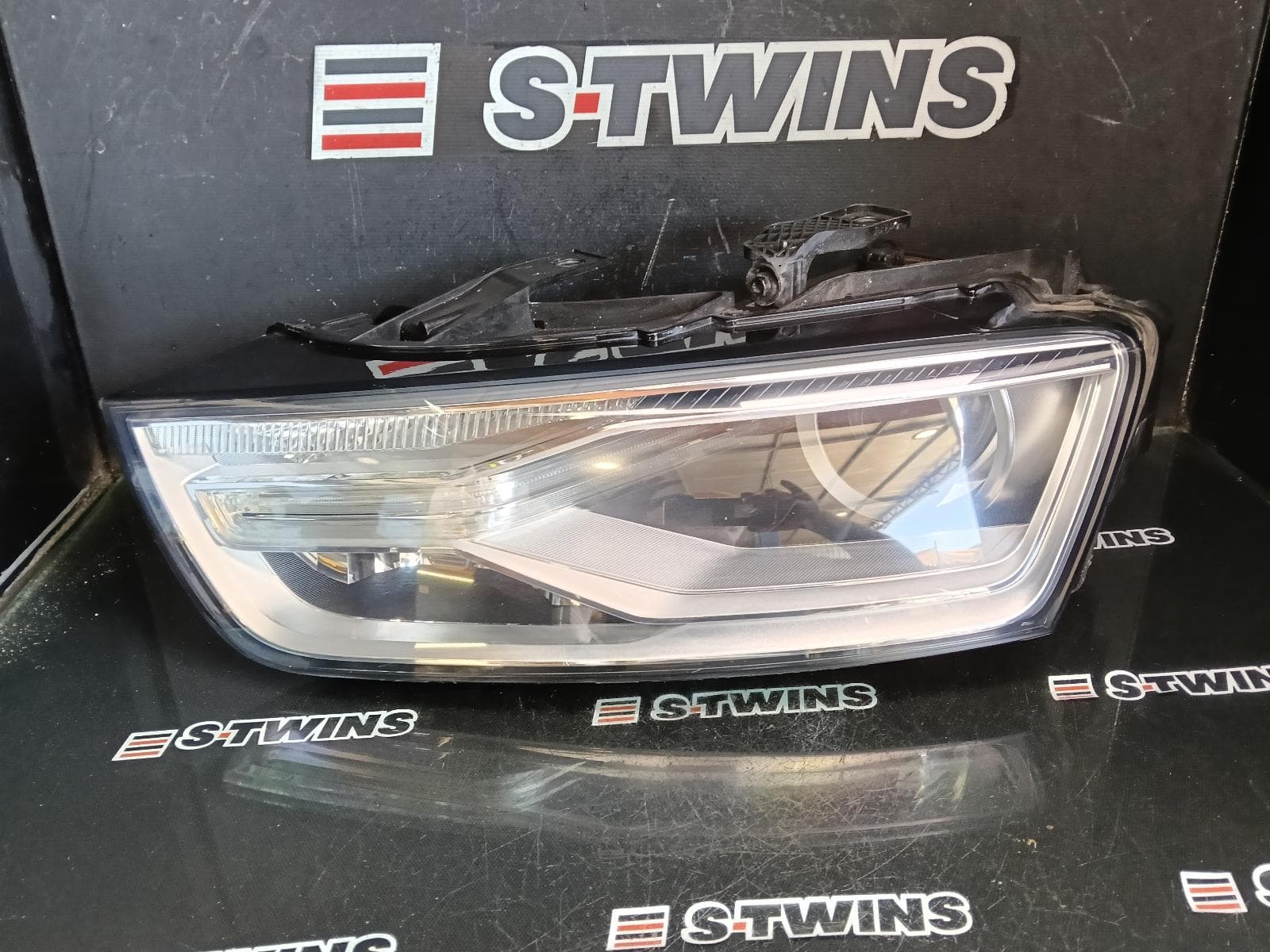 Used auto part listing image: 2015 AUDI Q3 LEFT HEADLAMP 8U, Q3/RSQ3, XENON TYPE, 11/14-12/18 0000389041