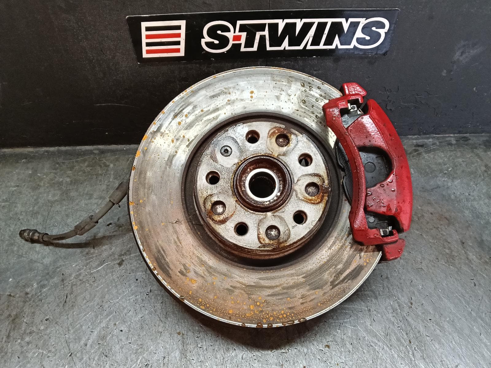 Used auto part listing image: 2015 VOLKSWAGEN GOLF RIGHT FRONT HUB ASSEMBLY GEN 7, GTi, 11/12-03/17 0000415516