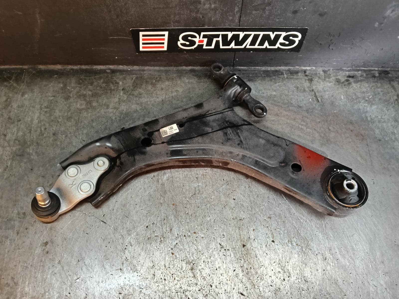 Used auto part listing image: 2025 KIA CARNIVAL/GRAND CARNIVAL LEFT FRONT LOWER CONTROL ARM KA4, 10/20- 0000415649