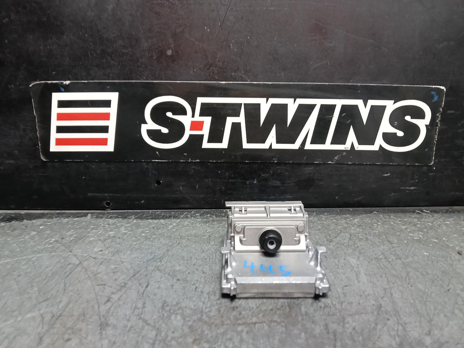 Used auto part listing image: 2021 NISSAN JUKE REVERSE CAMERA F16, FRONT CAMERA (WINDSCREEN MOUNTED), 03/20- 0000415652