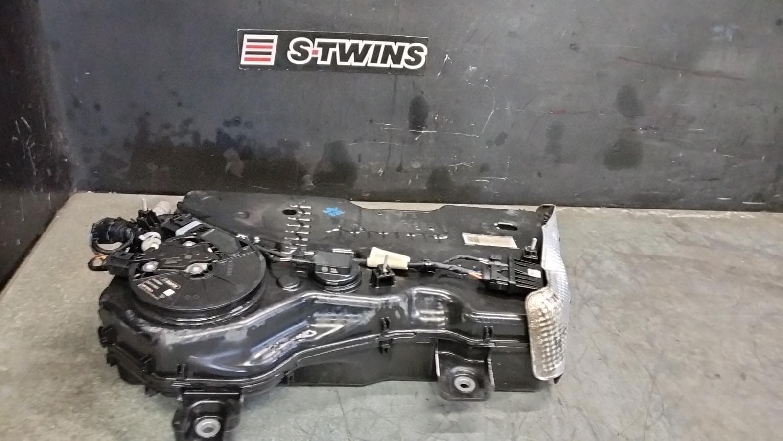 Used auto part listing image: 2018 VOLKSWAGEN AMAROK ADBLUE TANK 2H, TANK & PUMP, 02/11-09/22 0000415095