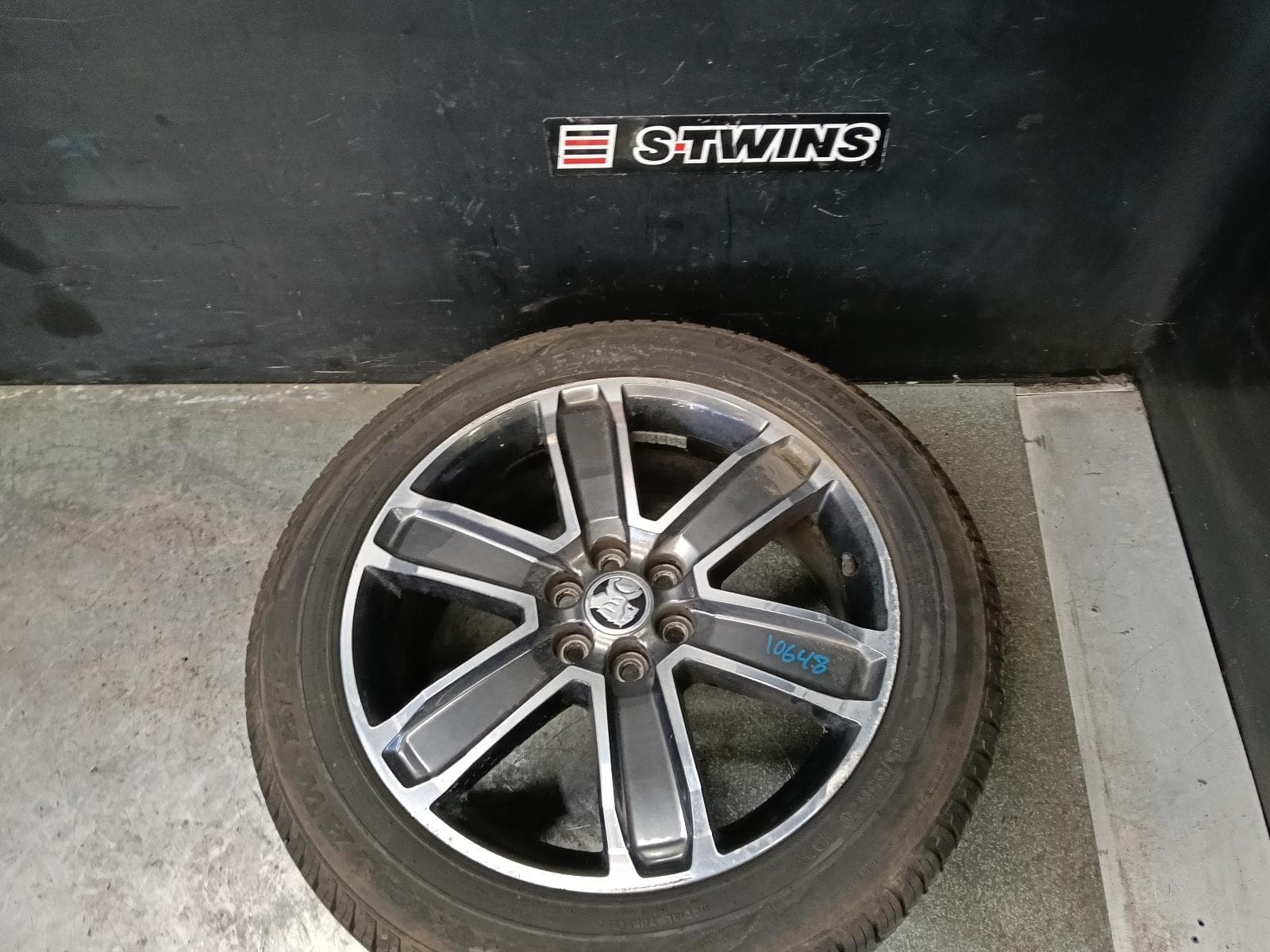 Used auto part listing image: 2018 HOLDEN ACADIA WHEEL MAG AC, FACTORY, 20X8.0IN, MULTISPOKE, 08/18-12/20 0000415583