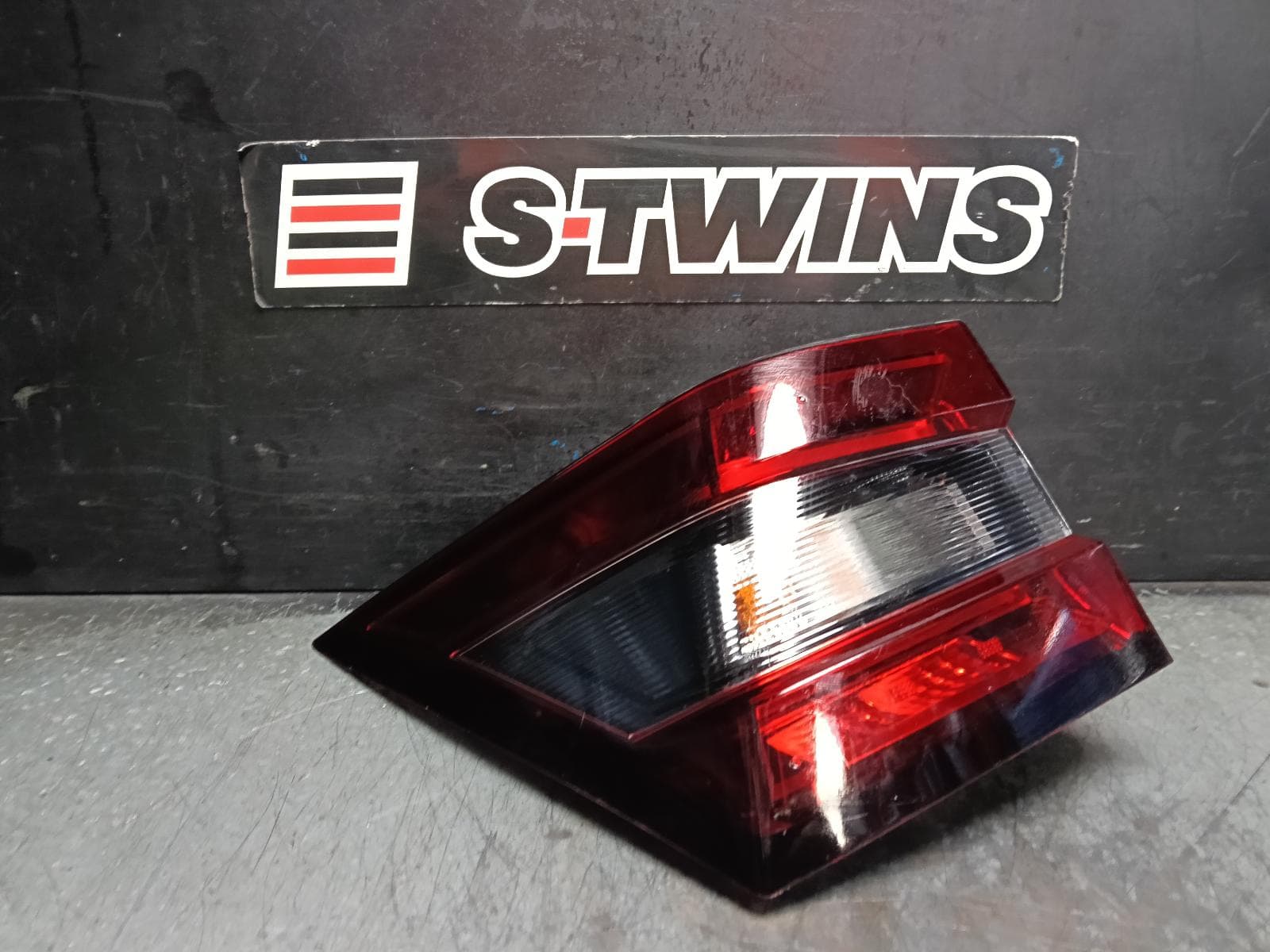 Used auto part listing image: 2021 NISSAN JUKE LEFT TAILLIGHT F16, IN BODY, W/ LED TYPE, 03/20- 0000415640