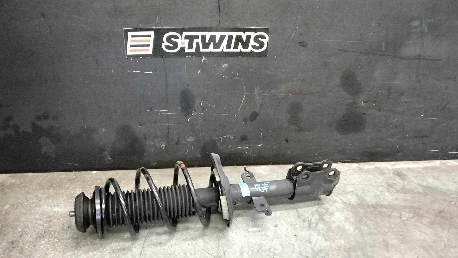 Used auto part listing image: 2021 NISSAN JUKE RIGHT FRONT STRUT F16, 03/20- 0000415681