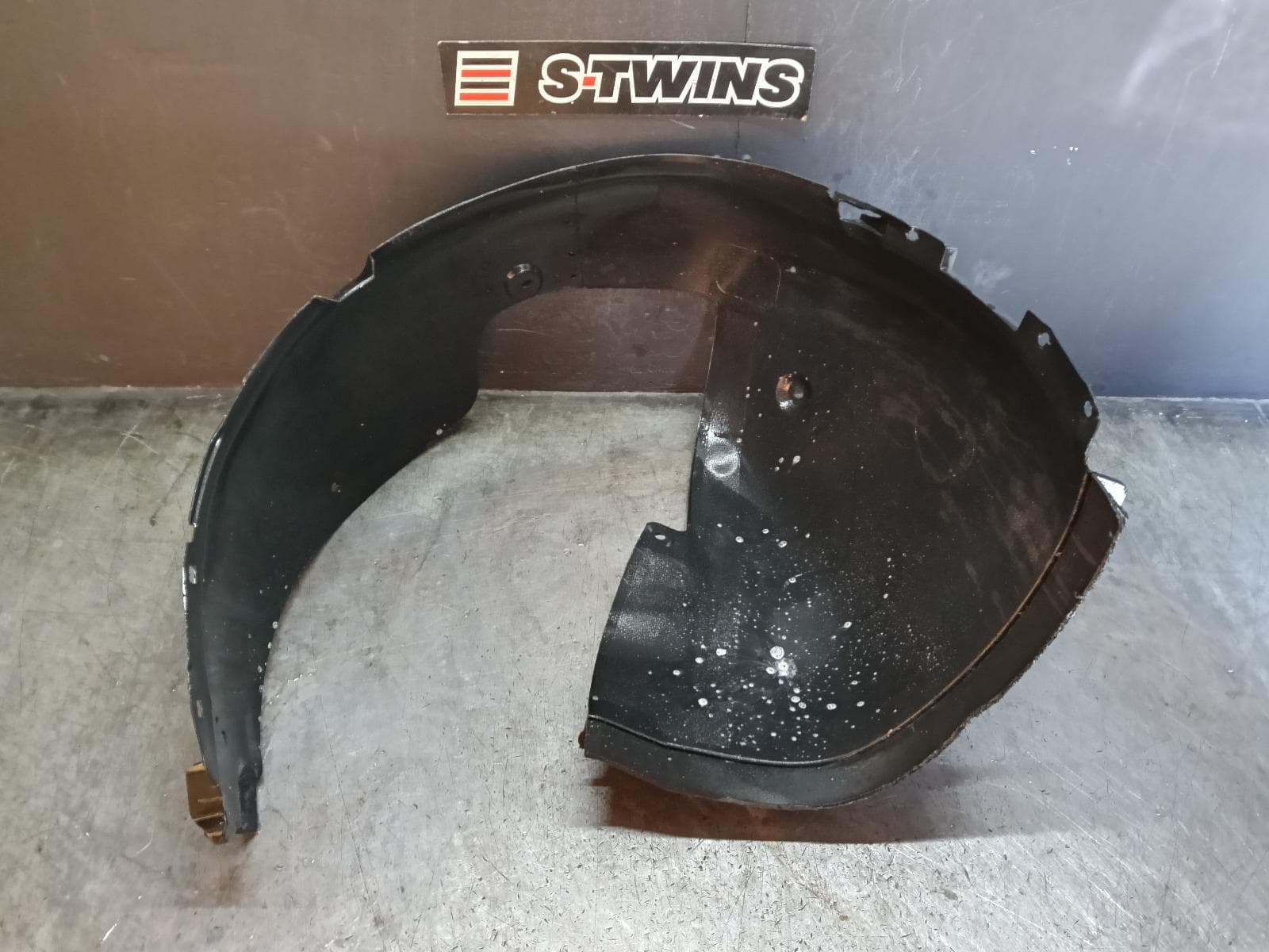 Used auto part listing image: 2018 HYUNDAI I30 RIGHT GUARD LINER FRONT, PD, HATCH (S. KOREA VIN KMHH), STANDARD TYPE, 03/17-07/20 0000415706