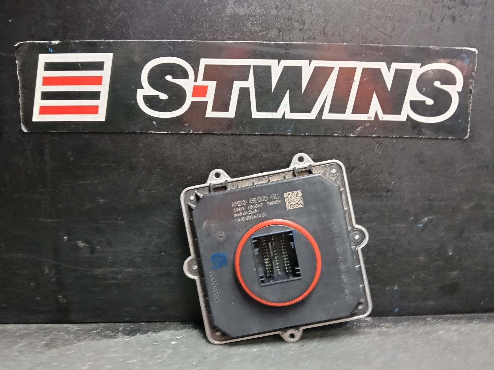 Used auto part listing image: 2020 LAND ROVER RANGE ROVER EVOQUE HEADLAMP BALLAST L551, 02/19- 0000415682