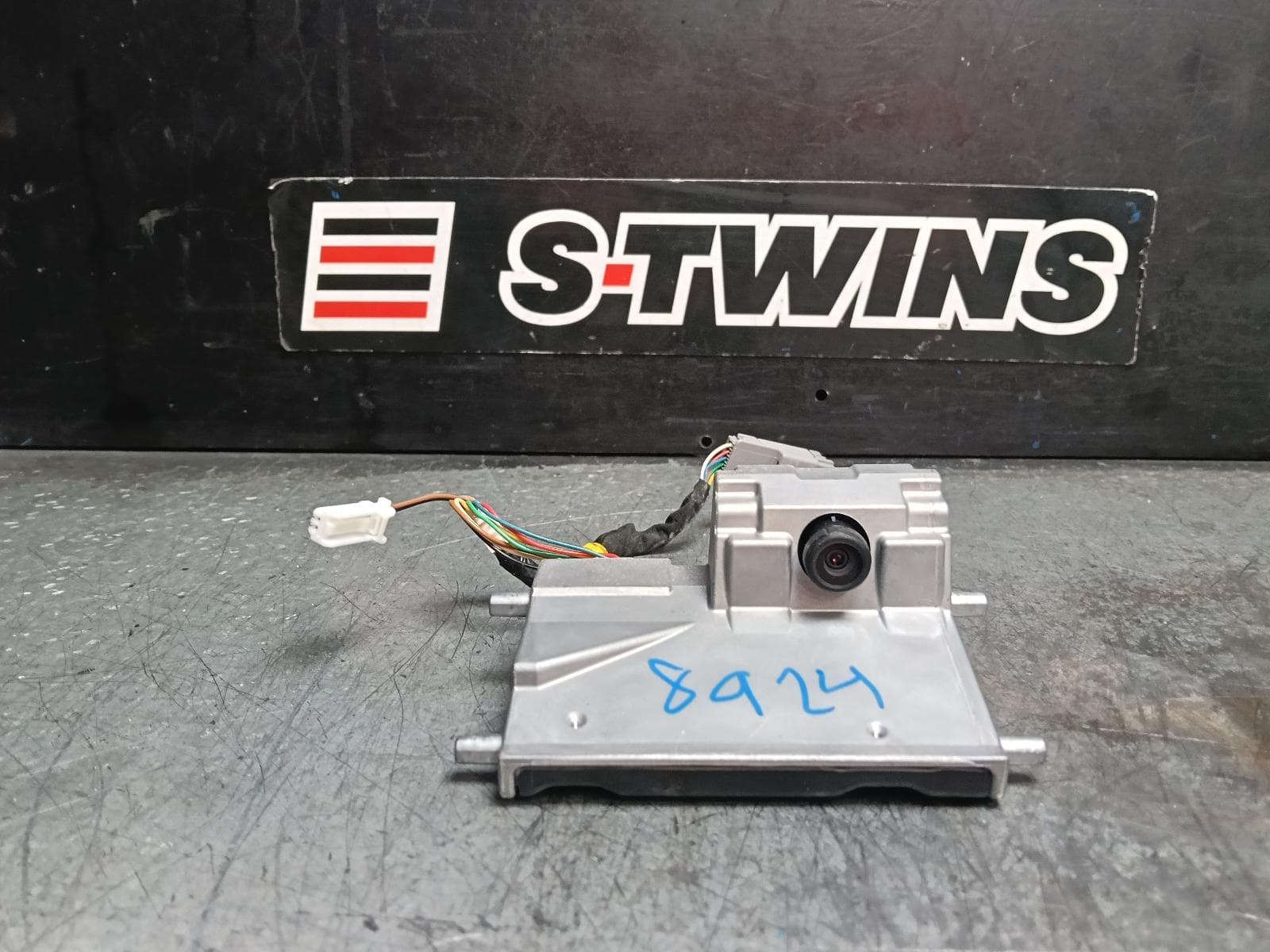 Used auto part listing image: 2024 SUBARU CROSSTREK REVERSE CAMERA G6X, FRONT CAMERA (WINDSCREEN MOUNTED), 10/22- 0000415710