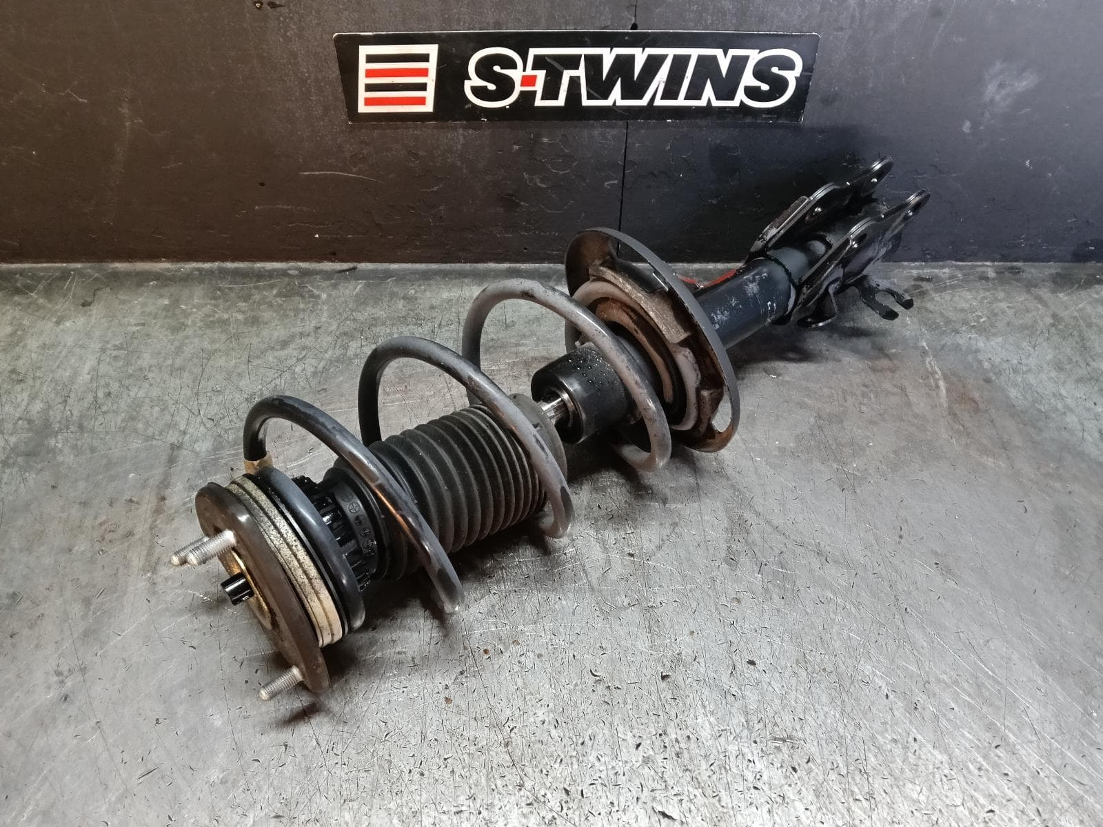 Used auto part listing image: 2015 MAZDA 3 LEFT FRONT STRUT 2.0, PETROL, AUTO T/M TYPE, BM, 06/13-05/16 0000415675