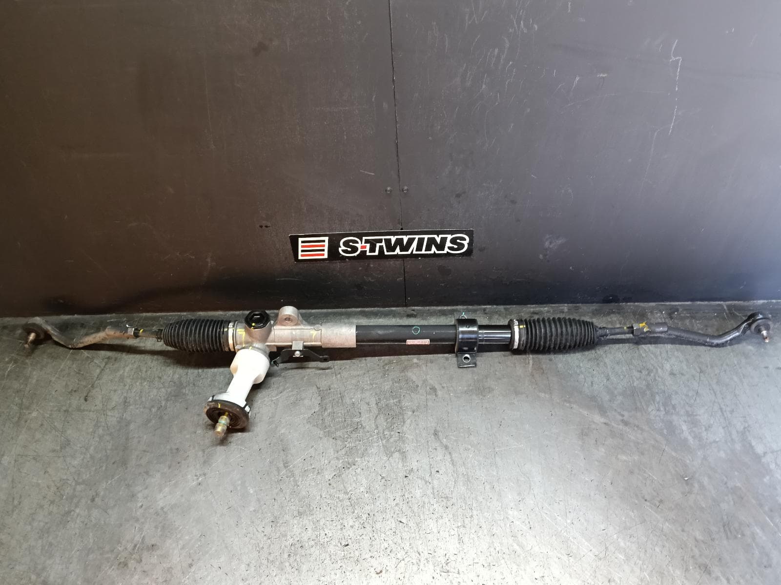 Used auto part listing image: 2015 HYUNDAI IX35 STEERING BOX RACK LM SERIES, ELECTRONIC ASSIST TYPE (RACK & PINION), LARGE SHAFT TYPE 19MM, 11/09-01/16 0000415691