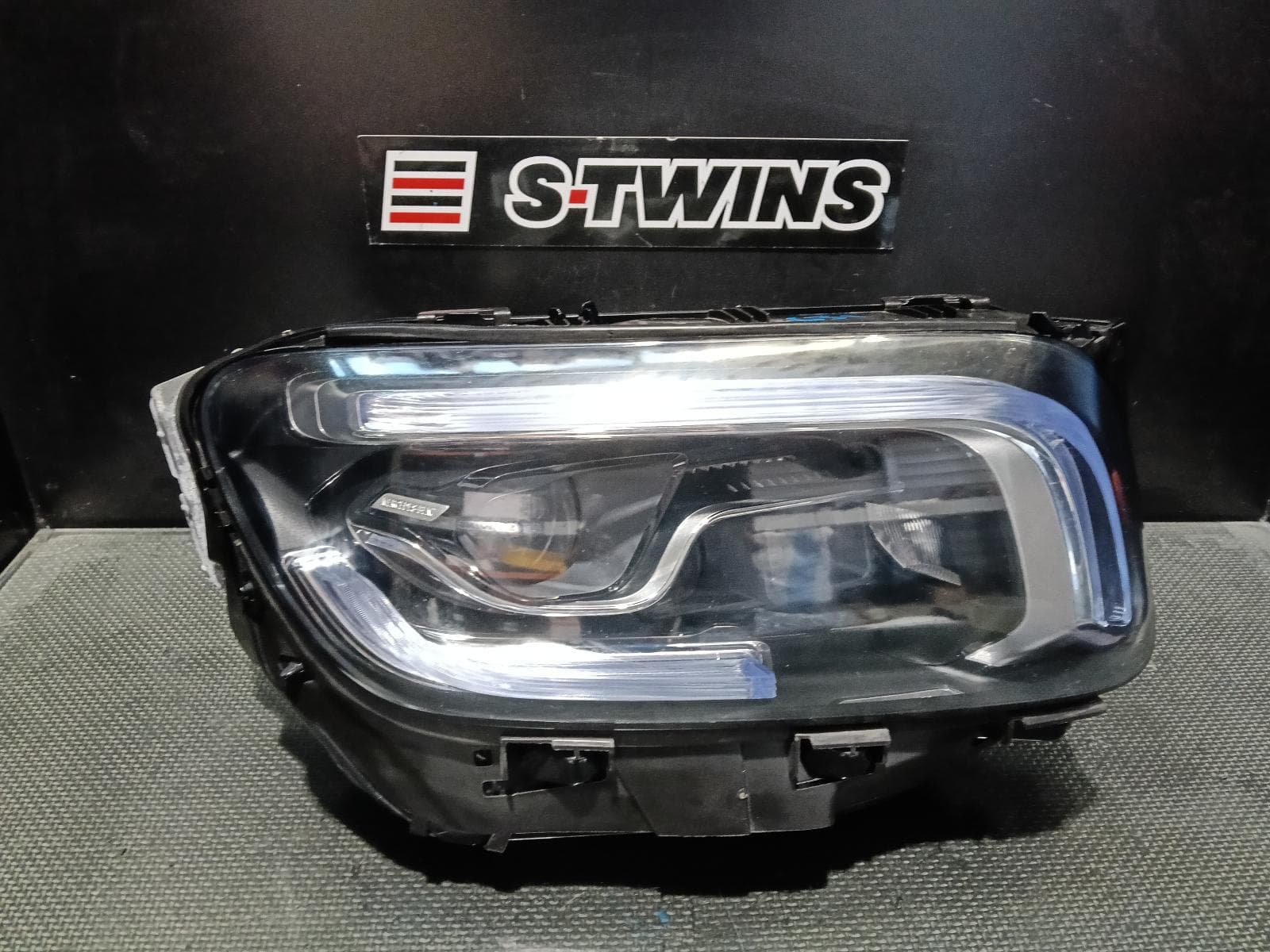 Used auto part listing image: 2020 MERCEDES GLB CLASS RIGHT HEADLAMP X247, W/ LED, MULTIBEAM, ADAPTIVE TYPE, 12/19-09/23 0000415707