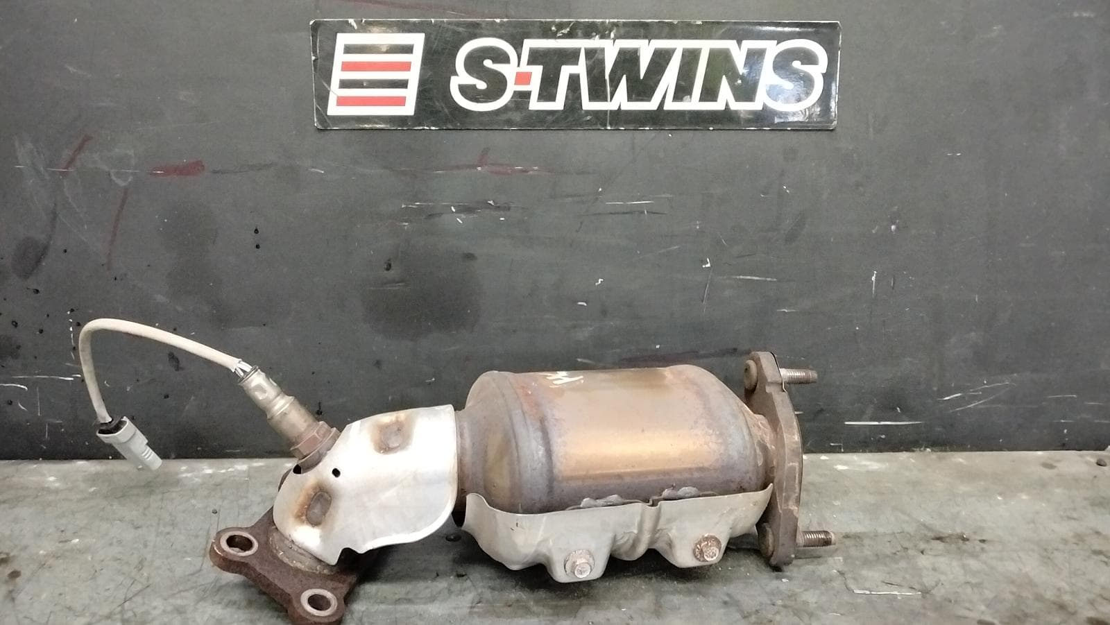 Used auto part listing image: 2018 HOLDEN ACADIA CATALYTIC CONVERTER AC, BOLT ON CAT TYPE (TO MANIFOLD), REAR, 08/18-12/20 0000415730