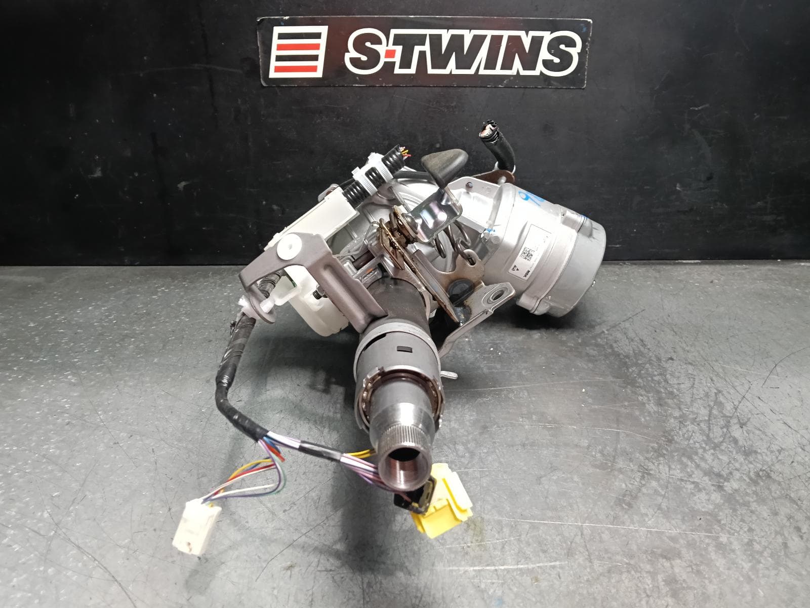 Used auto part listing image: 2025 TOYOTA COROLLA CROSS STEERING COLUMN XG10, 01/22- 0000413118