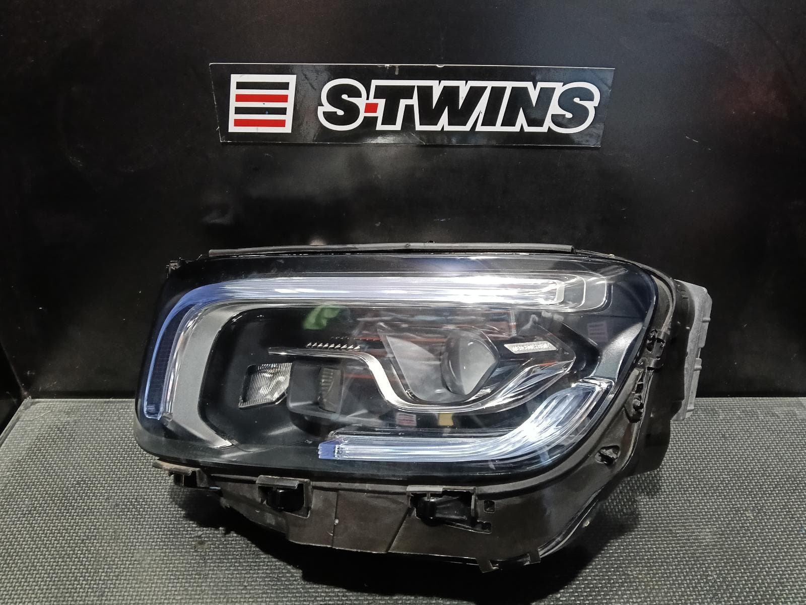 Used auto part listing image: 2020 MERCEDES GLB CLASS LEFT HEADLAMP X247, W/ LED, MULTIBEAM, ADAPTIVE TYPE, 12/19-09/23 0000415708
