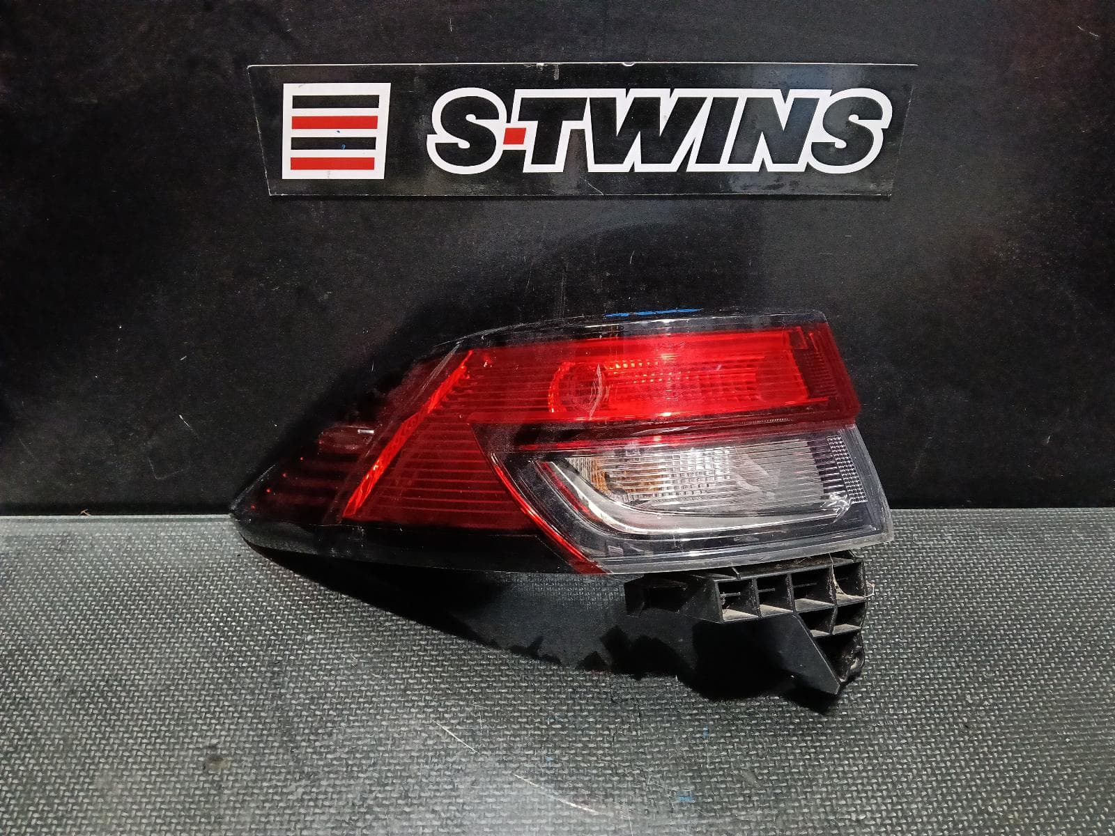 Used auto part listing image: 2025 TOYOTA COROLLA CROSS LEFT TAILLIGHT XG10, IN BODY, W/ LED TYPE, 05/25- 0000413111