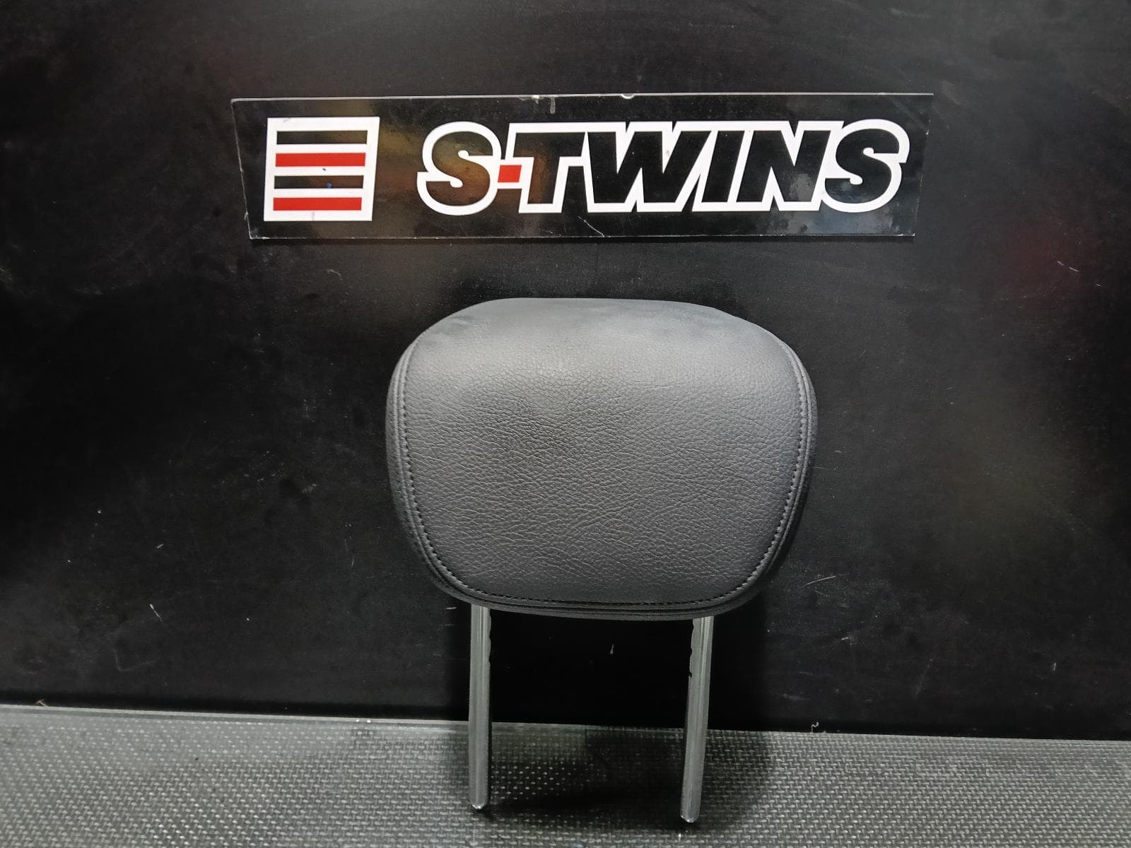Used auto part listing image: 2017 BMW X1 HEADREST F48, 08/15-06/22 0000415277