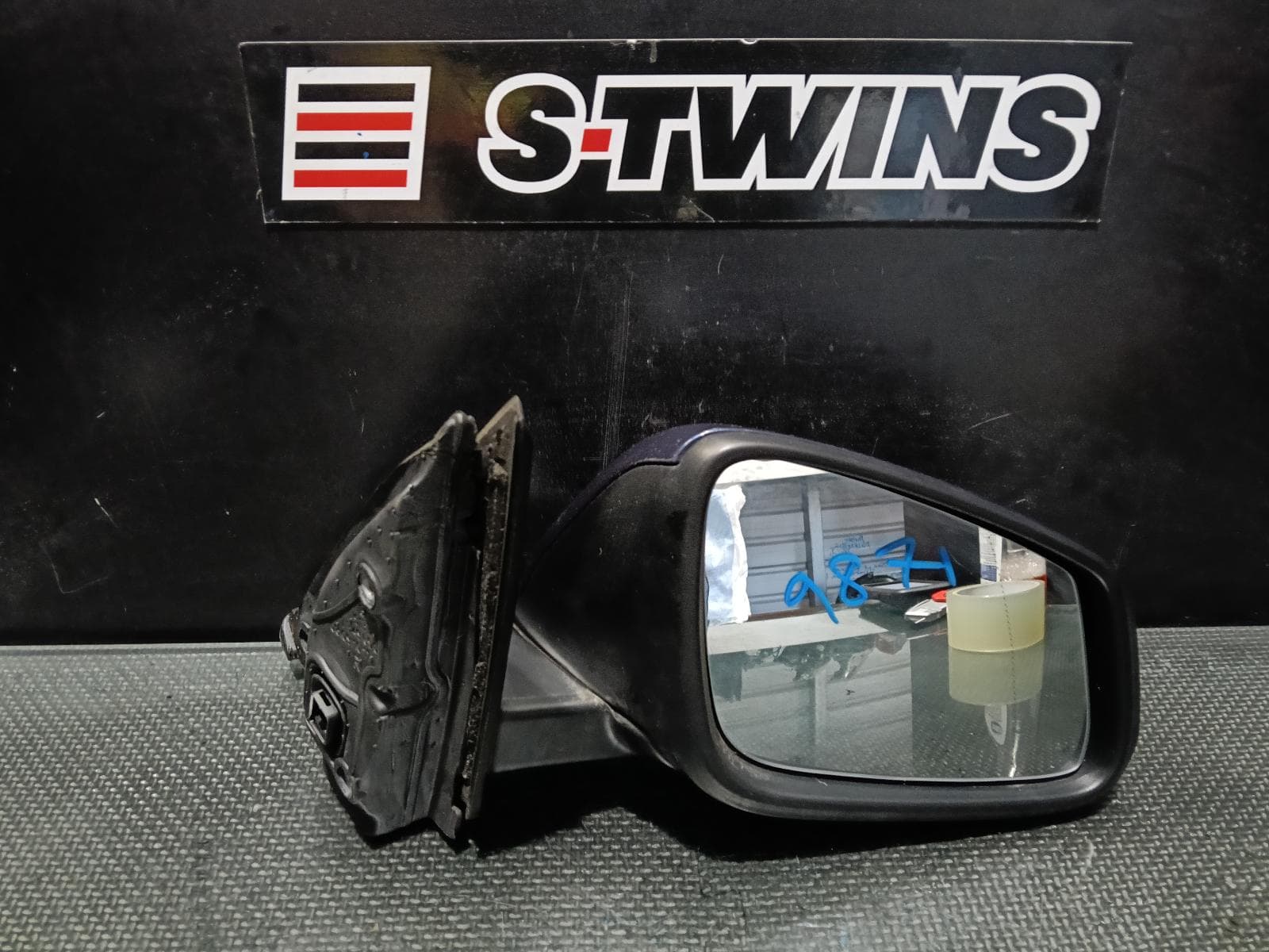 Used auto part listing image: 2017 BMW X1 RIGHT DOOR MIRROR F48, MANUAL FOLDING, NON M-SPORT TYPE, 08/15-06/19 0000415272