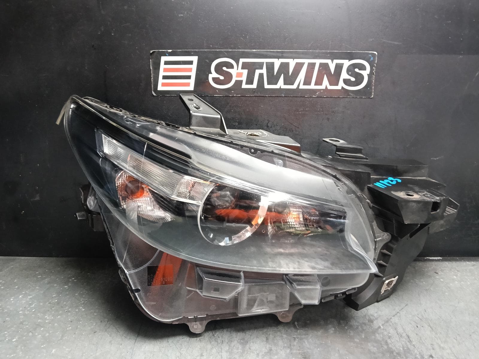 Used auto part listing image: 2018 MAZDA CX9 RIGHT HEADLAMP TC, LED, NON ADAPTIVE TYPE, 07/16-12/24 0000415735