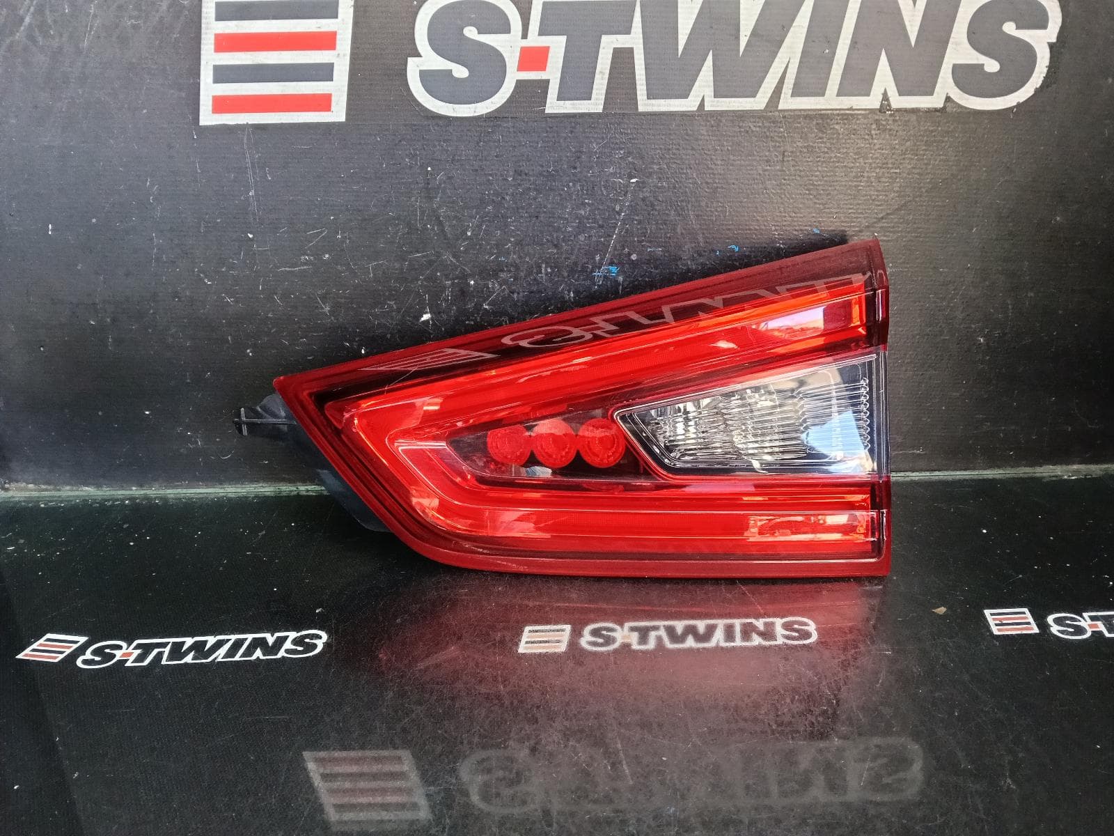 Used auto part listing image: 2019 NISSAN QASHQAI REAR GARNISH TAILGATE LAMP (RH SIDE), J11, 07/17-07/21 0000415389