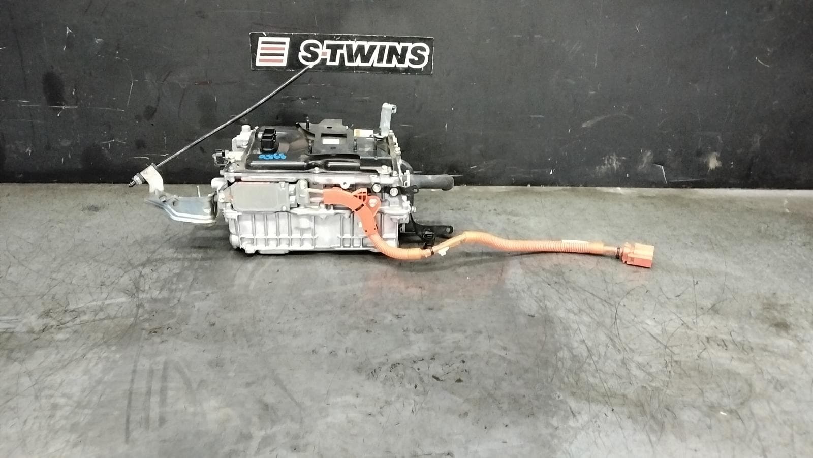Used auto part listing image: 2025 TOYOTA COROLLA CROSS INVERTER XG10, HYBRID INVERTER, 146KW, 4WD, 01/22- 0000413121
