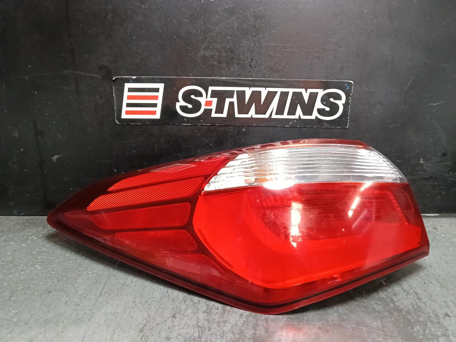 Used auto part listing image: 2015 KIA CERATO LEFT TAILLIGHT YD, SEDAN, NON LED TYPE, 04/13-02/16 0000413541