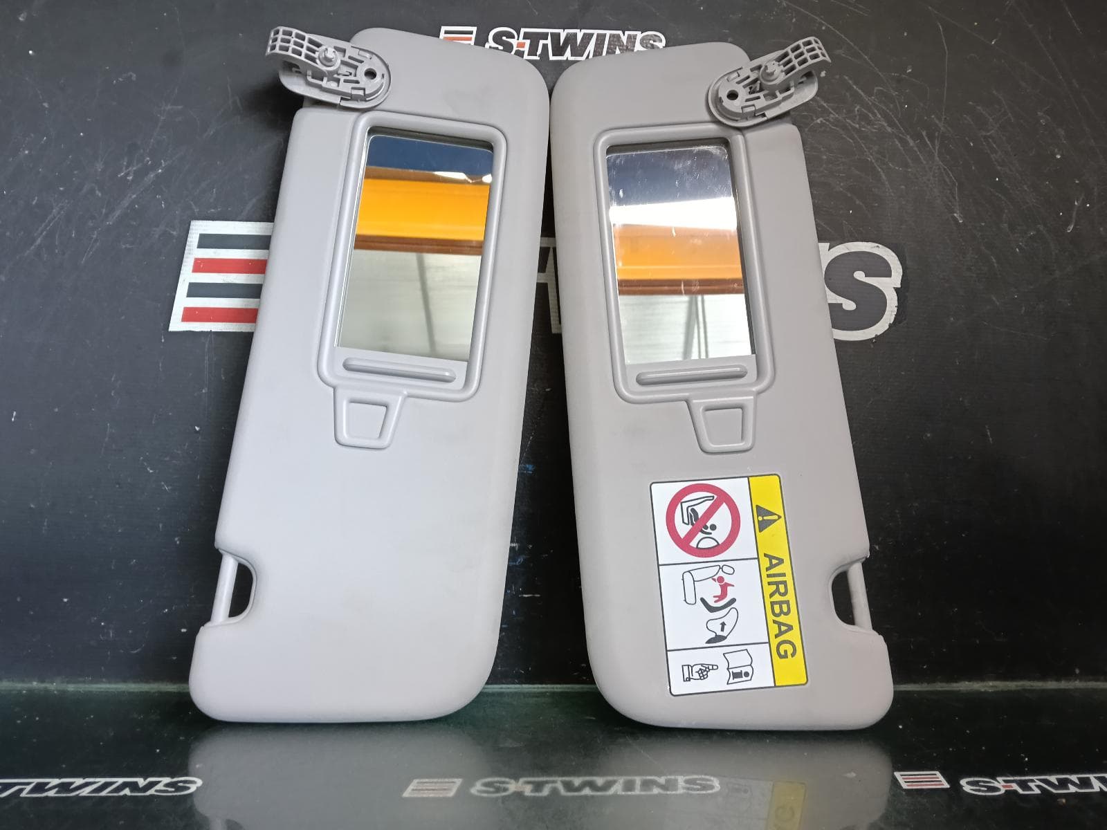 Used auto part listing image: 2018 HYUNDAI I30 SUNVISOR PD, PAIR, GREY, 03/17- 0000415739