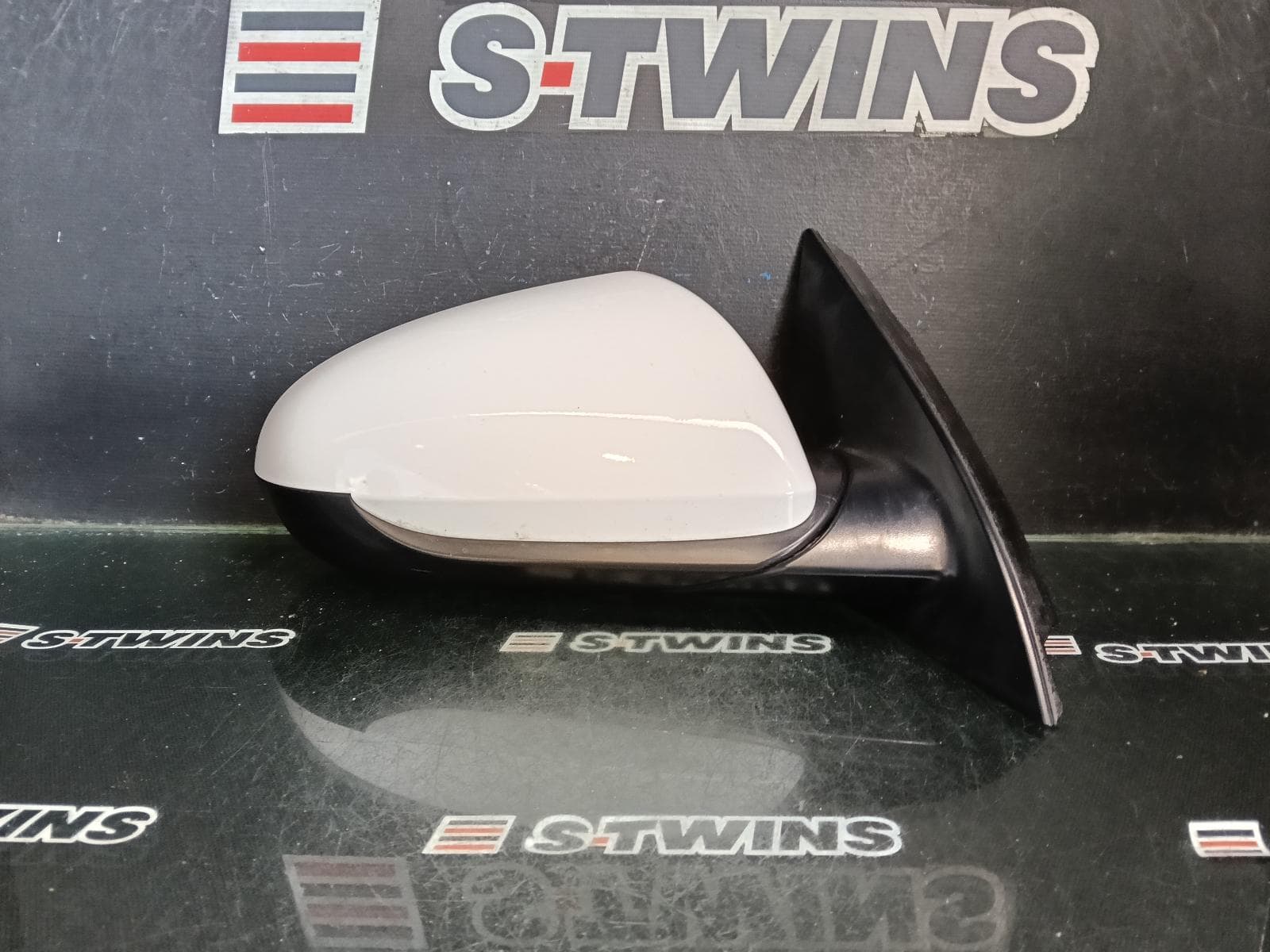 Used auto part listing image: 2018 HYUNDAI I30 RIGHT DOOR MIRROR PD, HATCH (S.KOREA VIN KMHH), W/ MANUAL FOLD, NON INDICATOR, NON BLIND SPOT TYPE, 03/17-12/23 0000415744