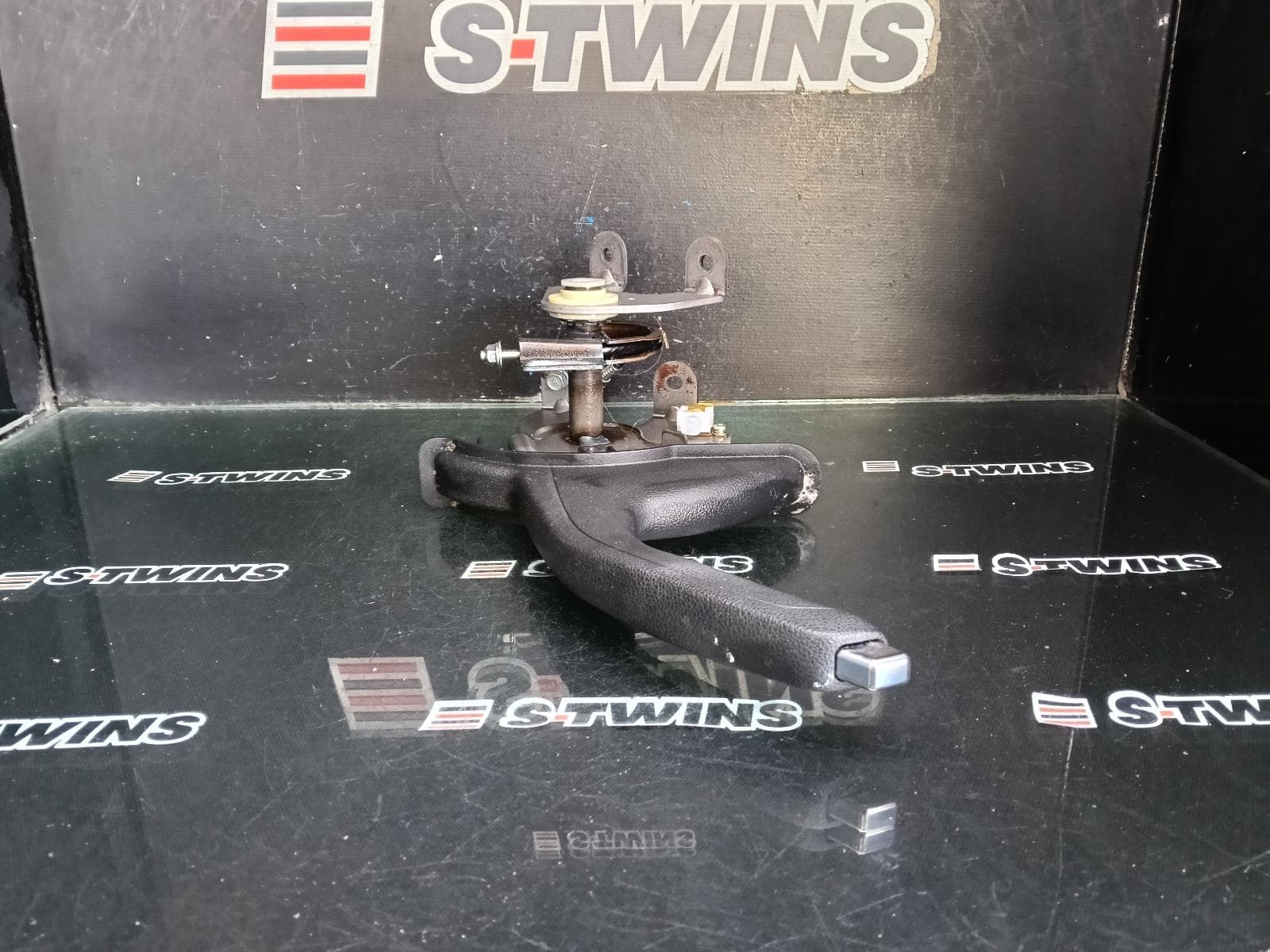 Used auto part listing image: 2018 HYUNDAI I30 HANDBRAKE LEVER MECHANICAL HANDBRAKE LEVER, PD, HATCH, 03/17- 0000415780