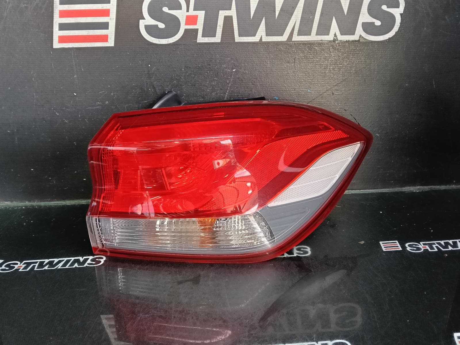 Used auto part listing image: 2018 HYUNDAI I30 RIGHT TAILLIGHT PD, IN BODY, HALOGEN TYPE, HATCH (S.KOREA VIN KMHH), GO/ACTIVE/ELITE/SR, 03/17-12/23 0000415783