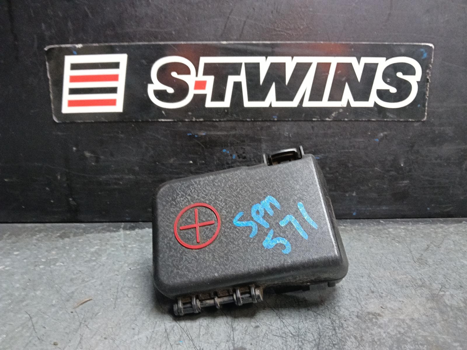 Used auto part listing image: 2015 KIA CERATO BATTERY TERMINAL POSITIVE TERMINAL, YD, 04/13-05/18 0000415737